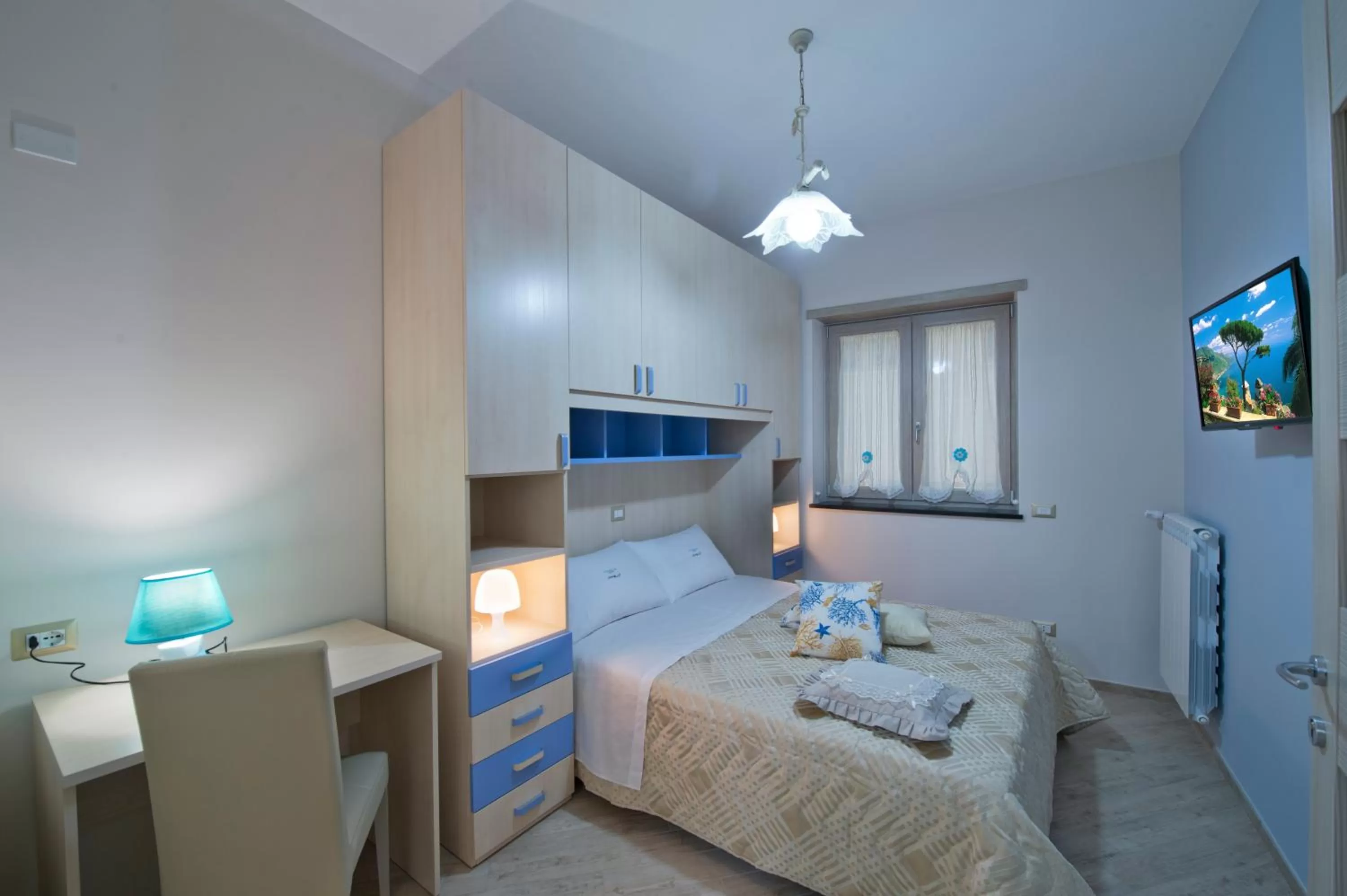 Photo of the whole room, Bed in L'Incanto dei Monti