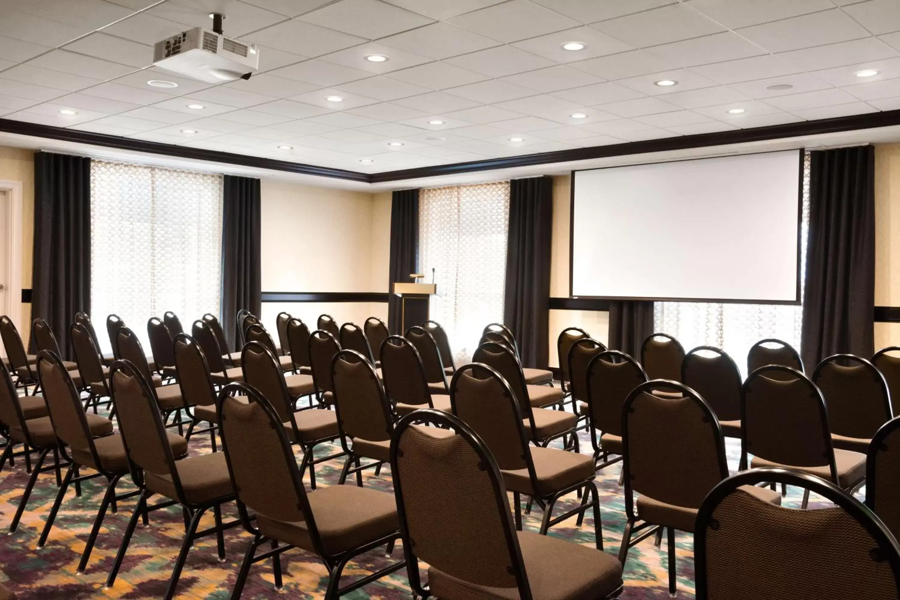 Meeting/conference room in DoubleTree by Hilton Charleston Mount Pleasant