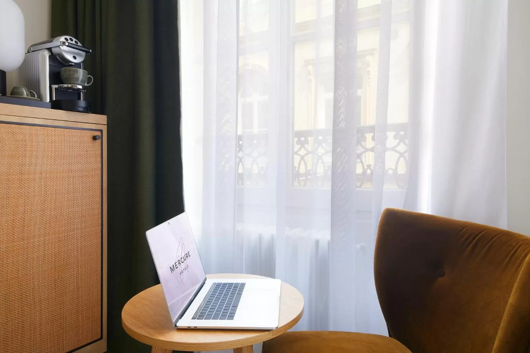 Coffee/tea facilities, TV/Entertainment Center in Mercure Grand Hôtel Metz Centre Cathédrale