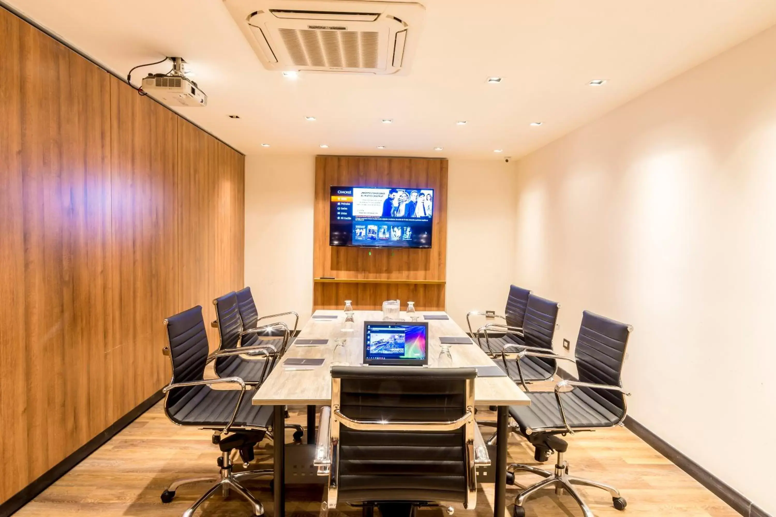 Lounge or bar, Business Area/Conference Room in GHL Hotel Portón Medellín