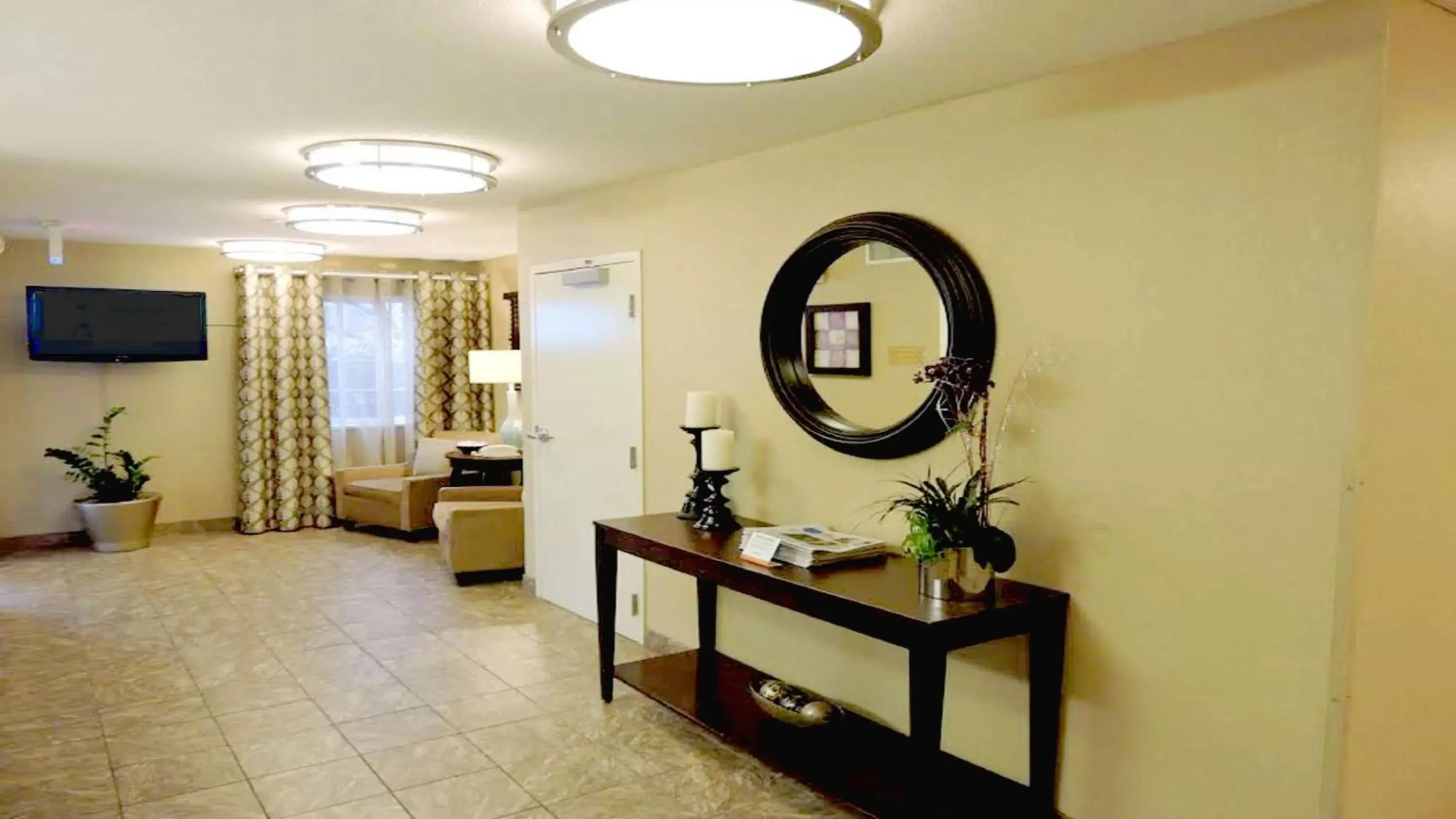 Lobby or reception in Sonesta Simply Suites Chicago Waukegan