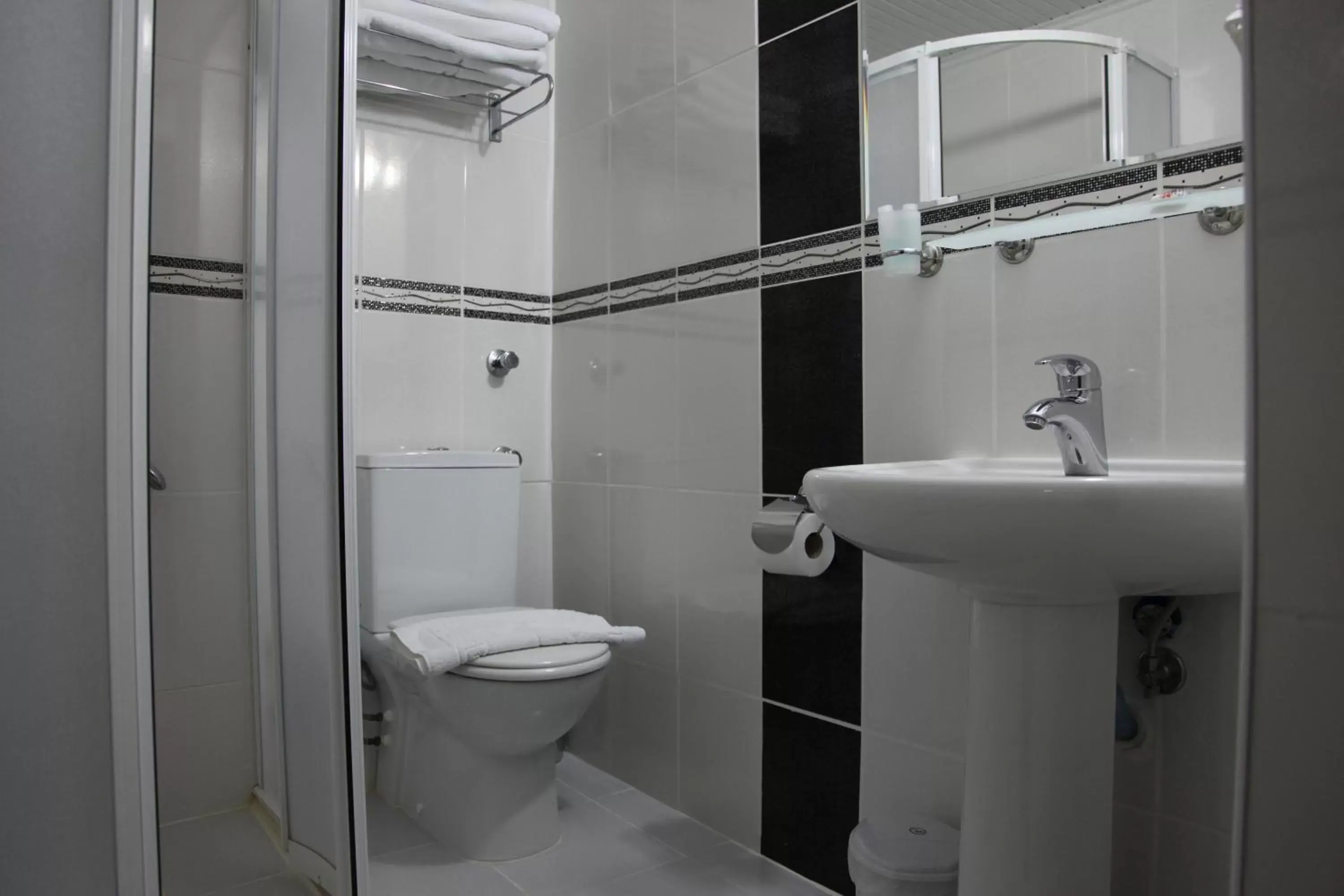 Toilet, Bathroom in Hotel Ave Maria