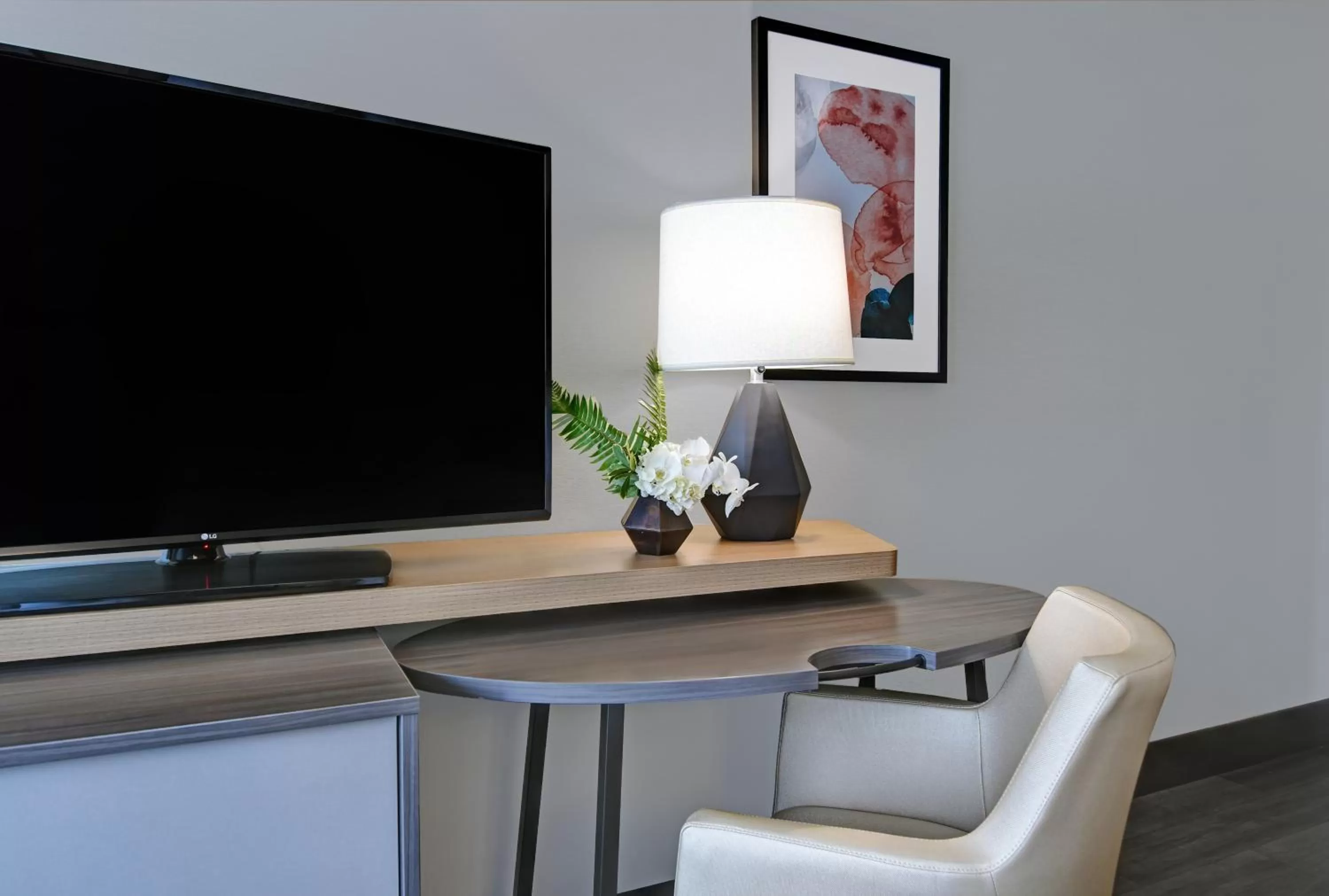 TV and multimedia in Holiday Inn Philadelphia-Cherry Hill by IHG