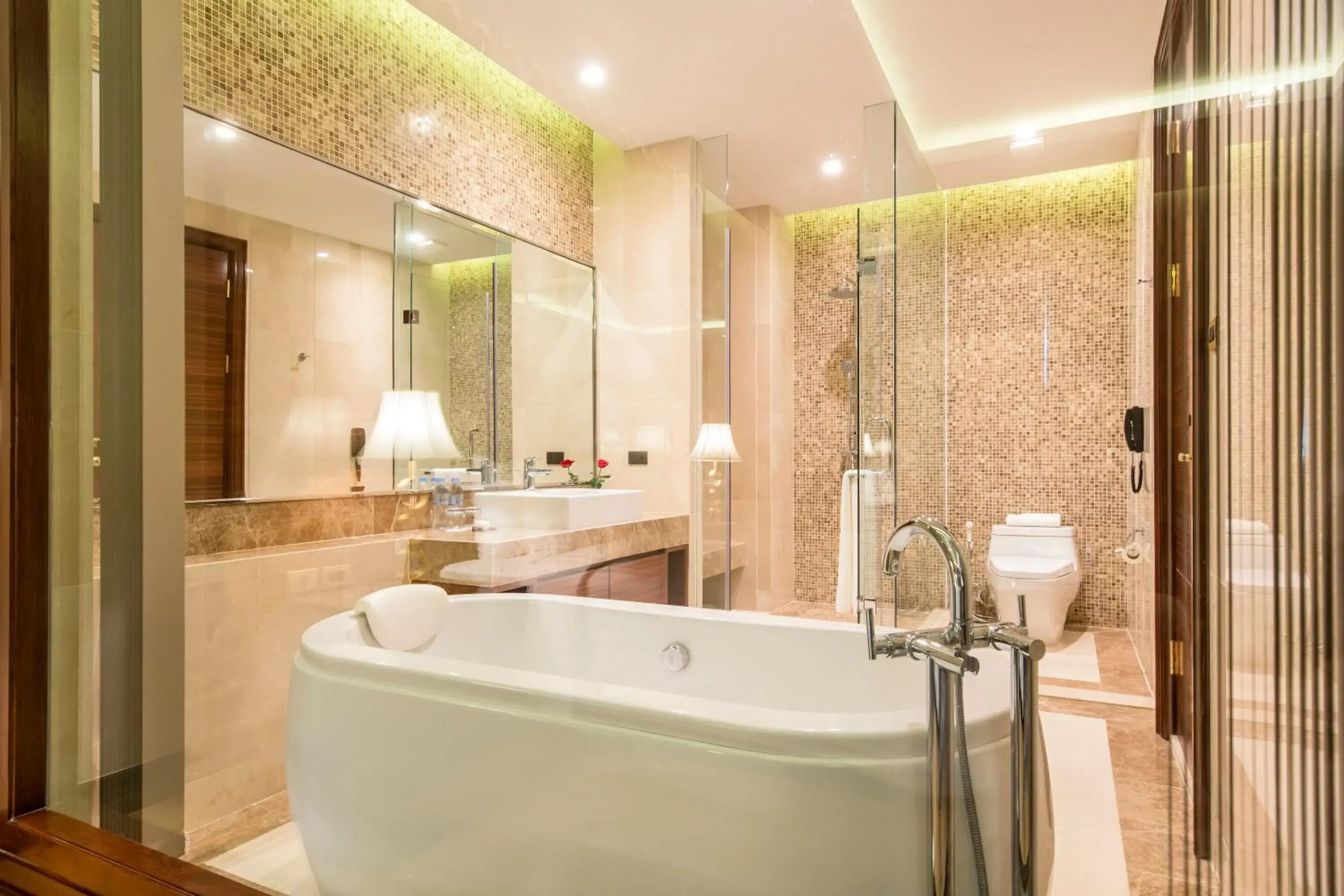 Shower, Bathroom in Garden City Hotel
