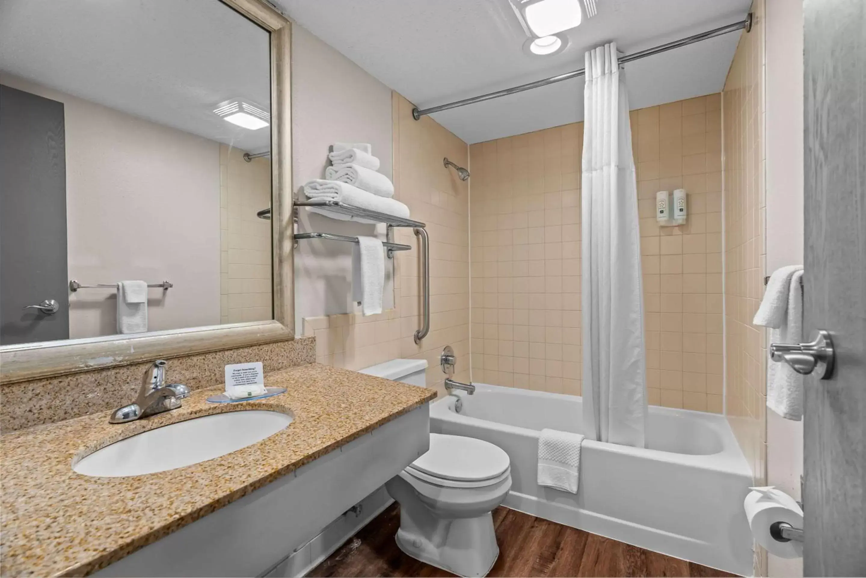 Bedroom, Bathroom in Quality Inn & Suites Mall of America - MSP Airport