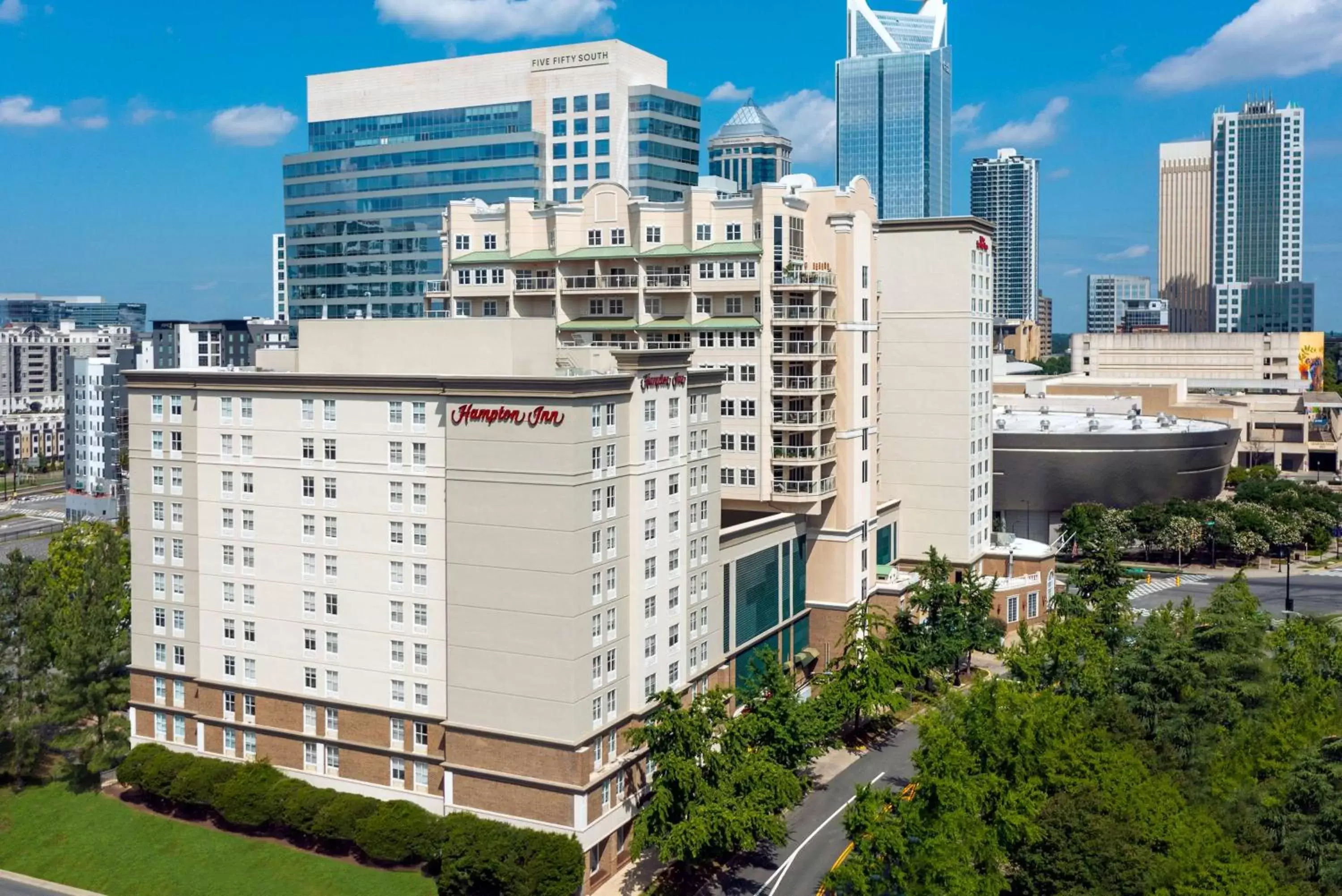 Property building in Hampton Inn Charlotte Uptown