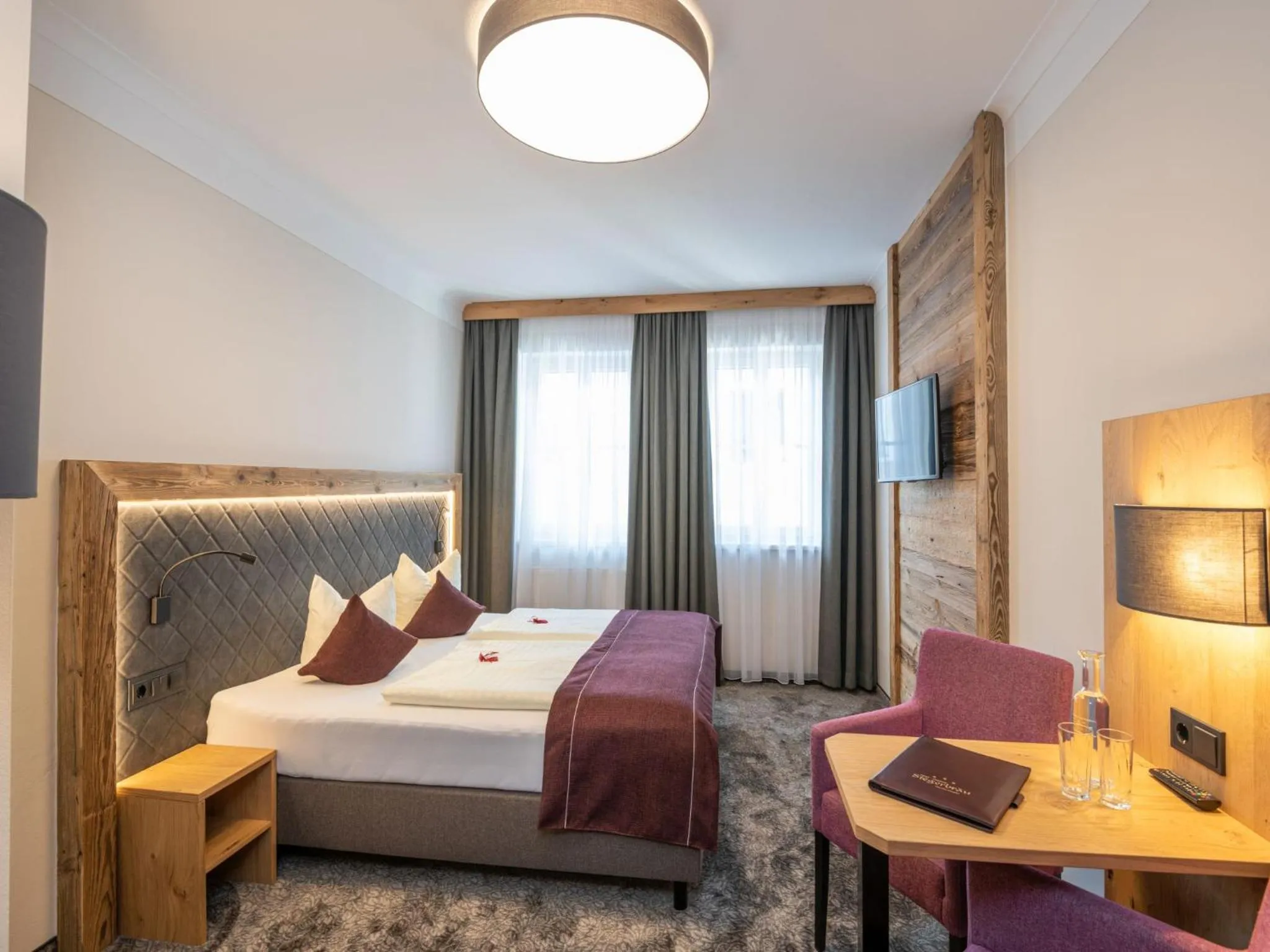 Photo of the whole room, Bed in Hotel Stegerbräu