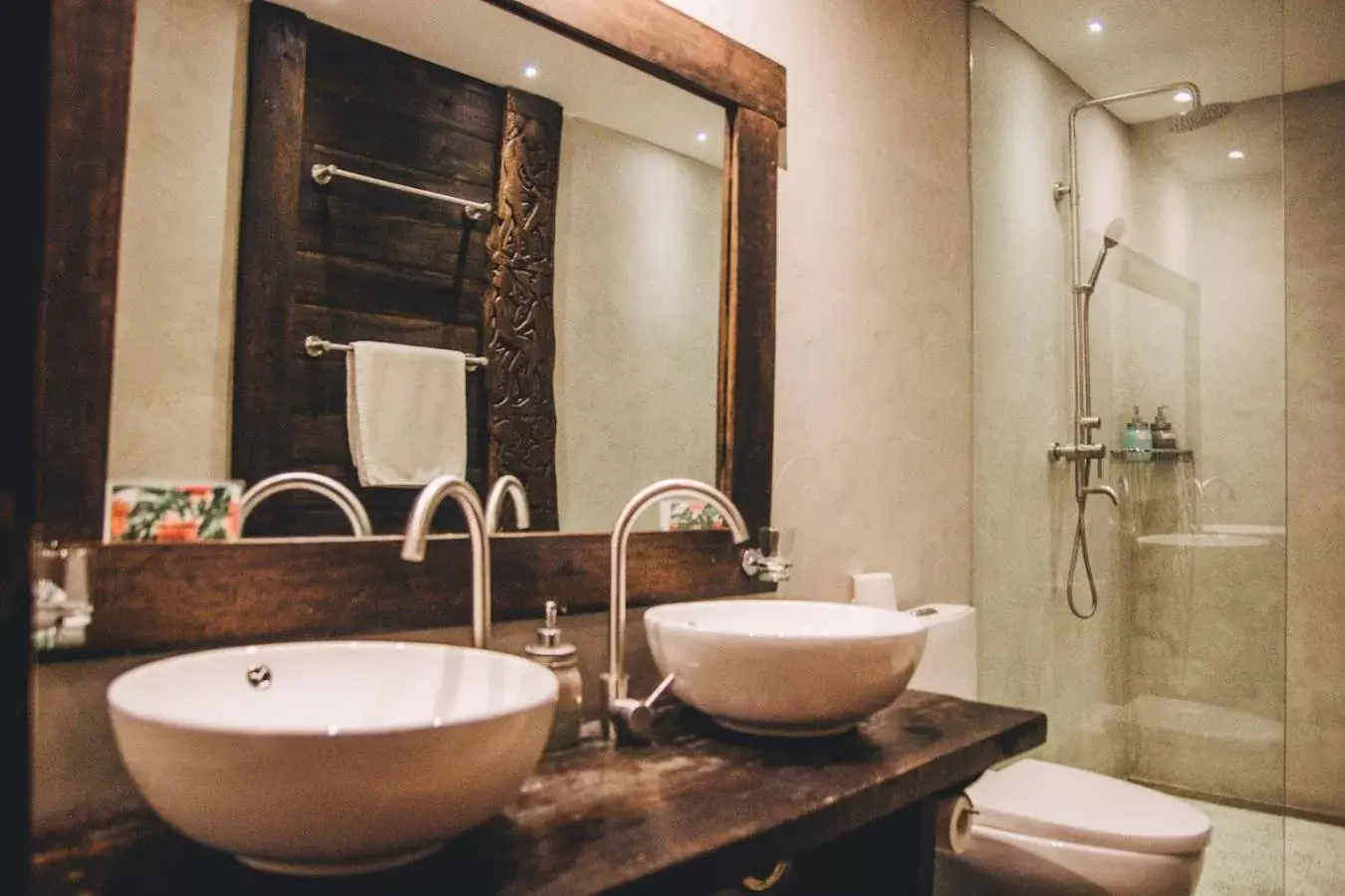 Bathroom in Hibiscus Garden Resort Bathroom in Hibiscus Garden Resort