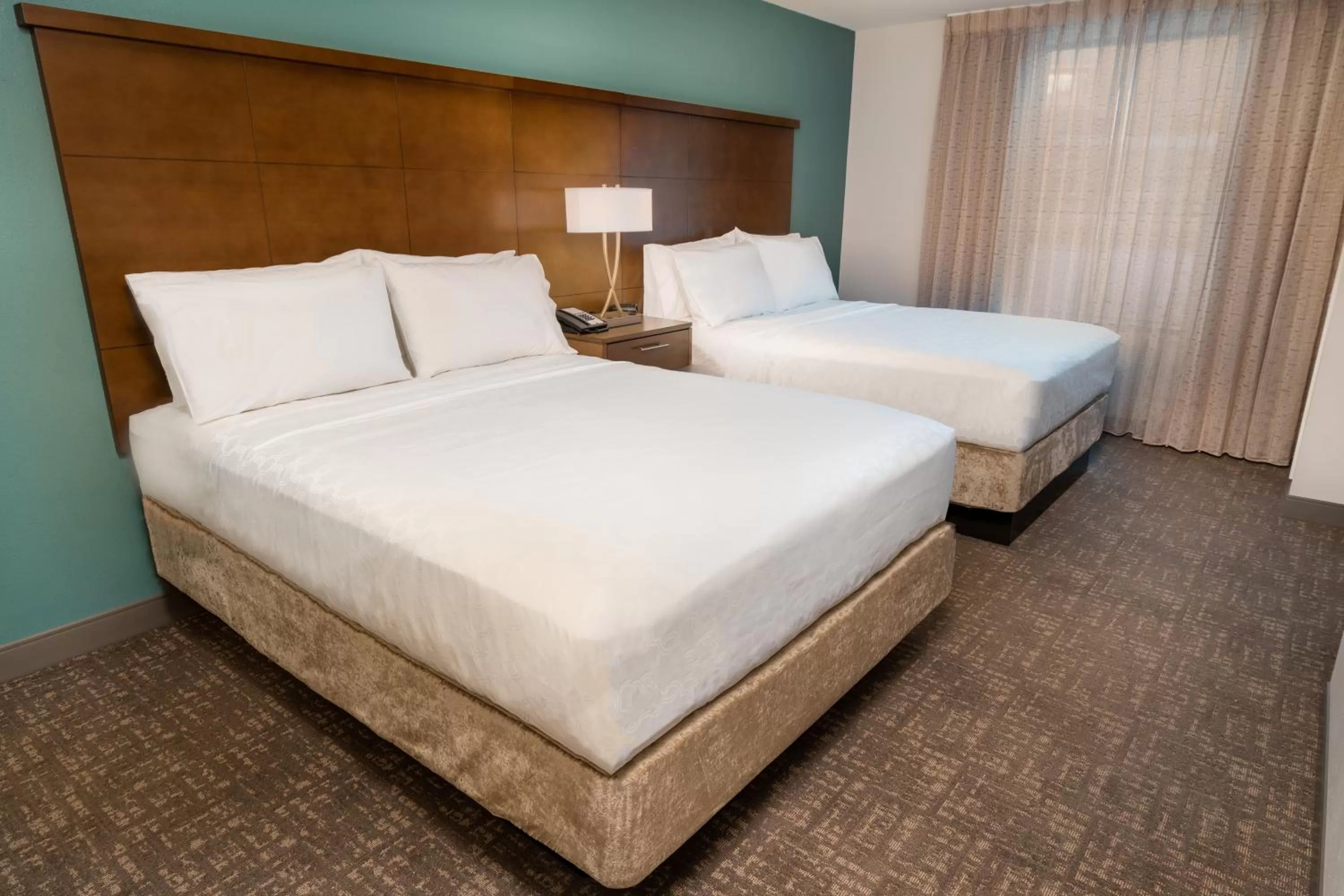 Photo of the whole room, Bed in Staybridge Suites Coeur d'Alene by IHG