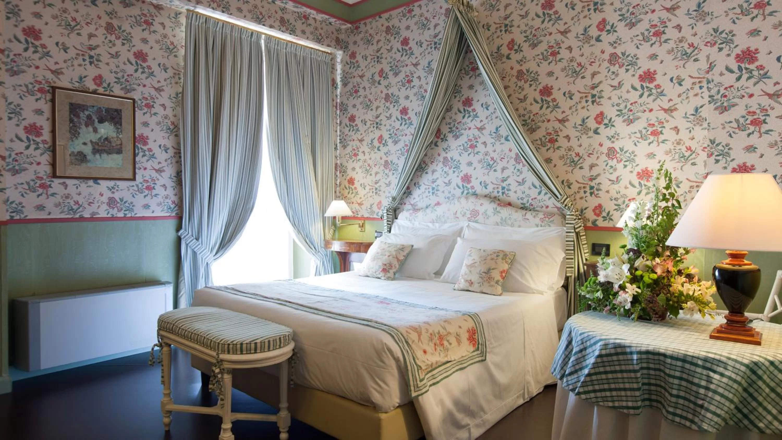 Photo of the whole room, Bed in Hotel Victoria & Iside Spa