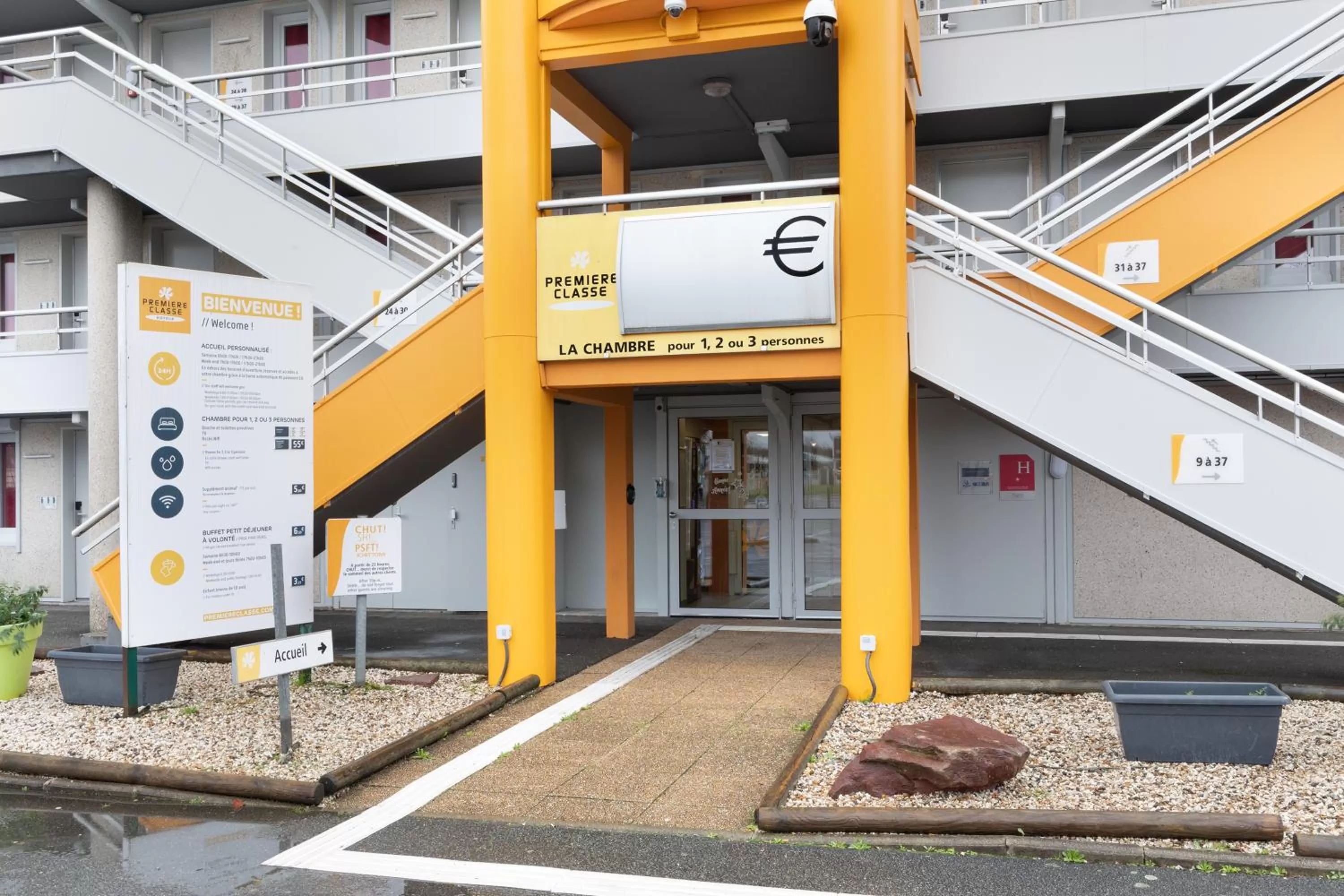 Property building in Hotel Fleury Merogis - Ex Premiere Classe Fleury Merogis