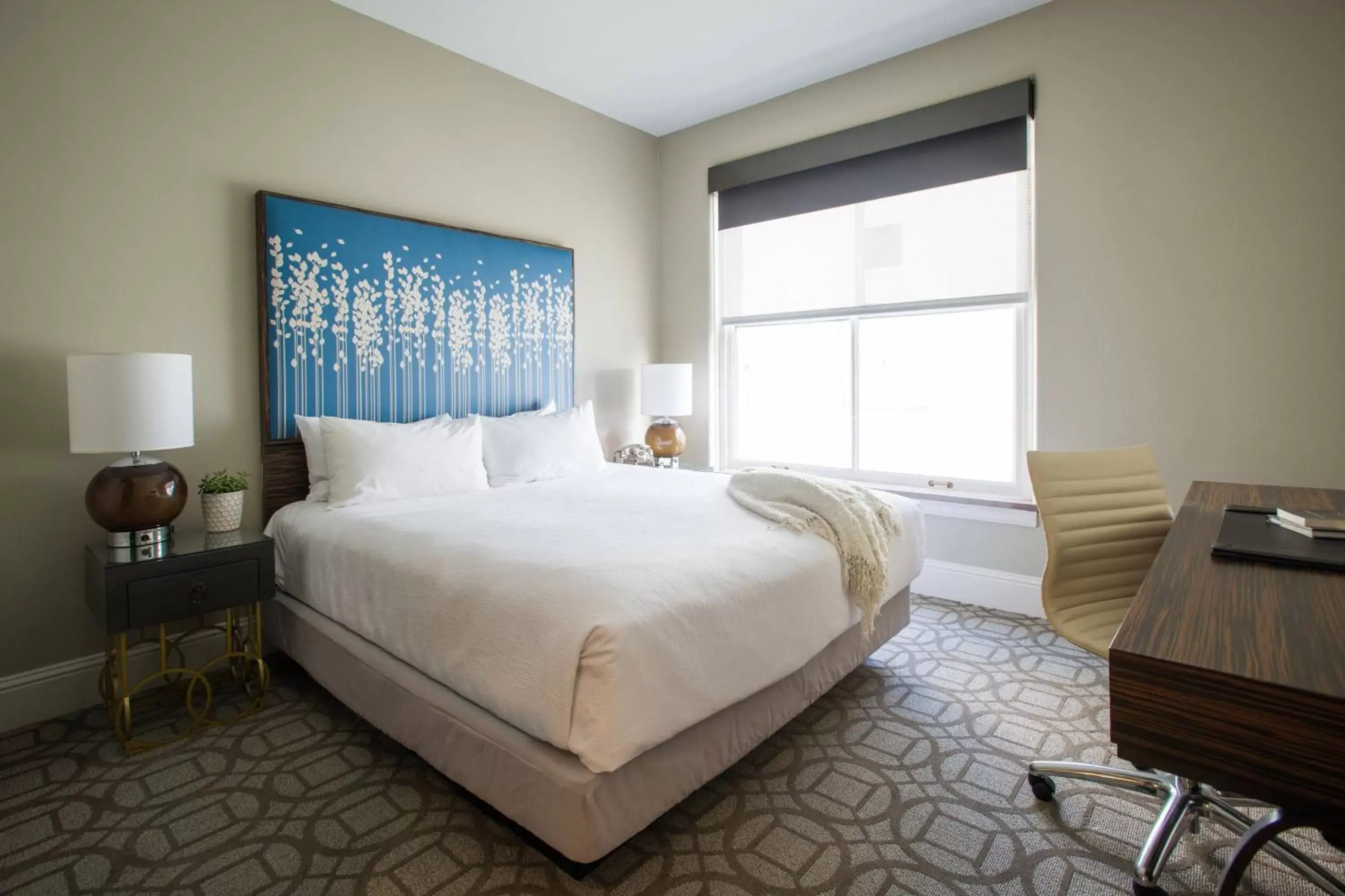 Photo of the whole room, Bed in Magnolia Hotel Denver, a Tribute Portfolio Hotel
