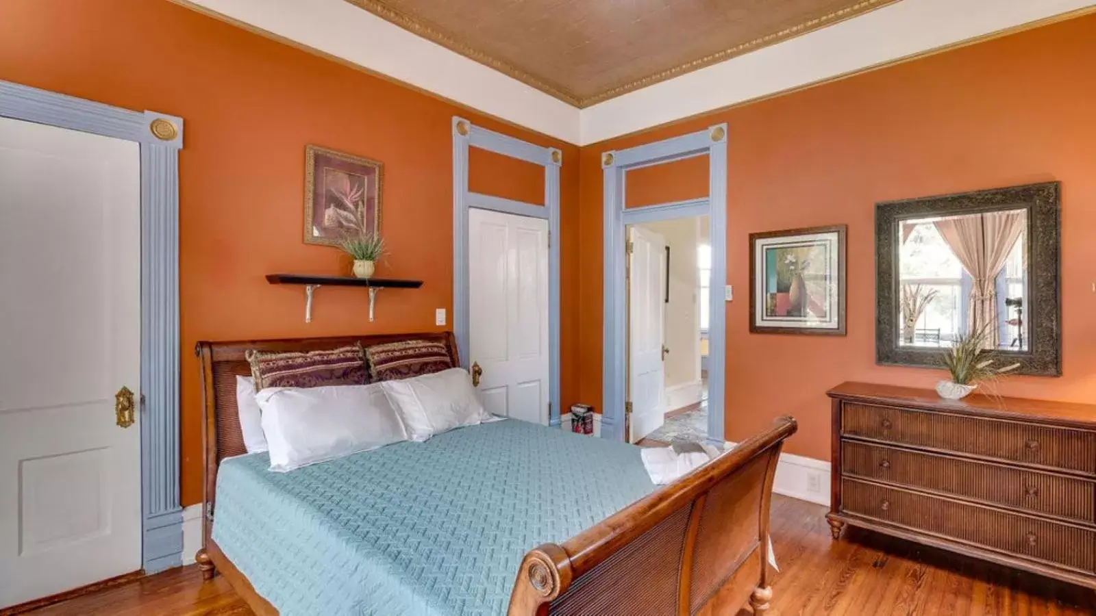 Bed in Forsyth Park 2 Bedroom Beauty