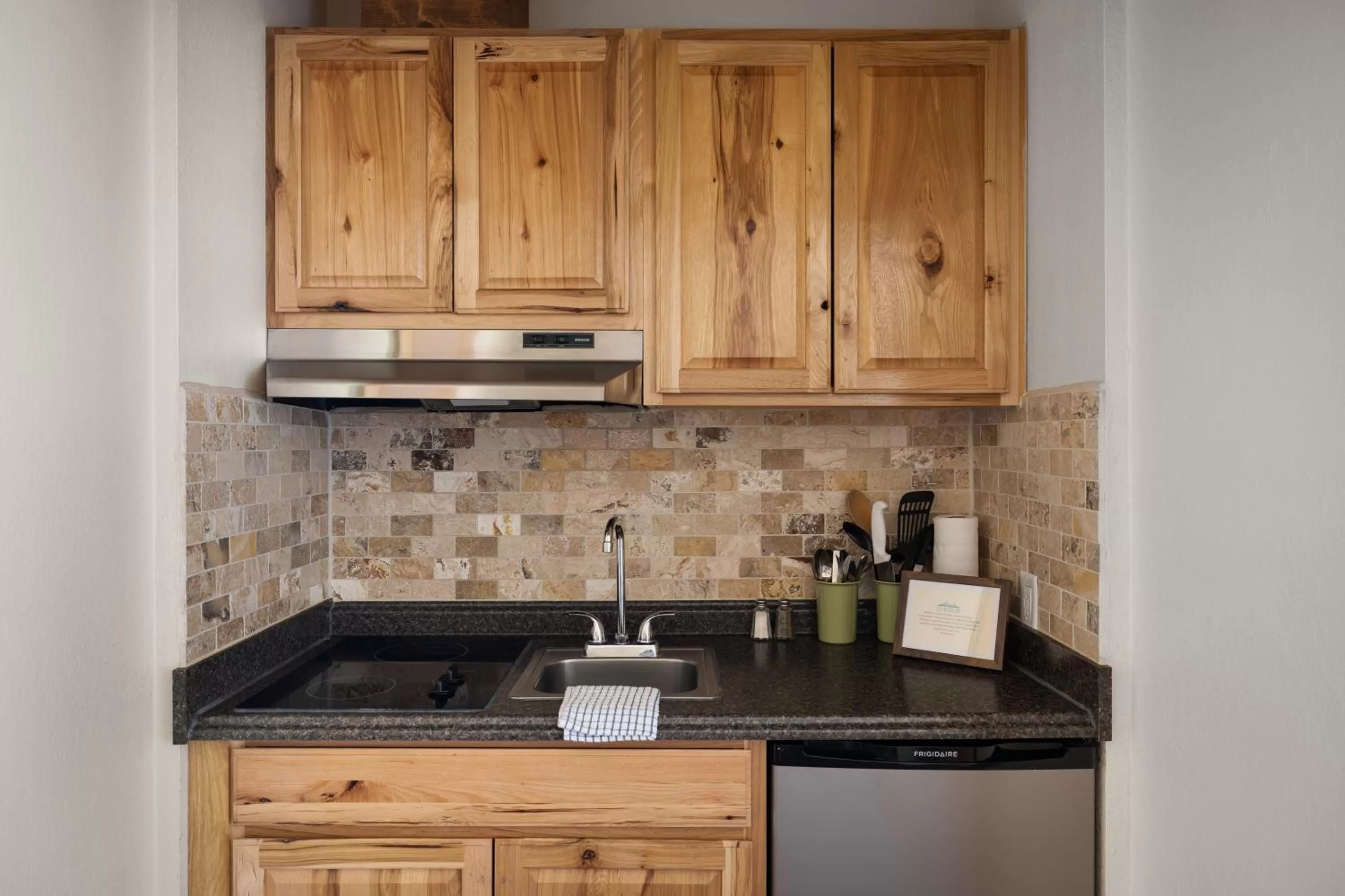 Kitchen or kitchenette in Elk Refuge Inn