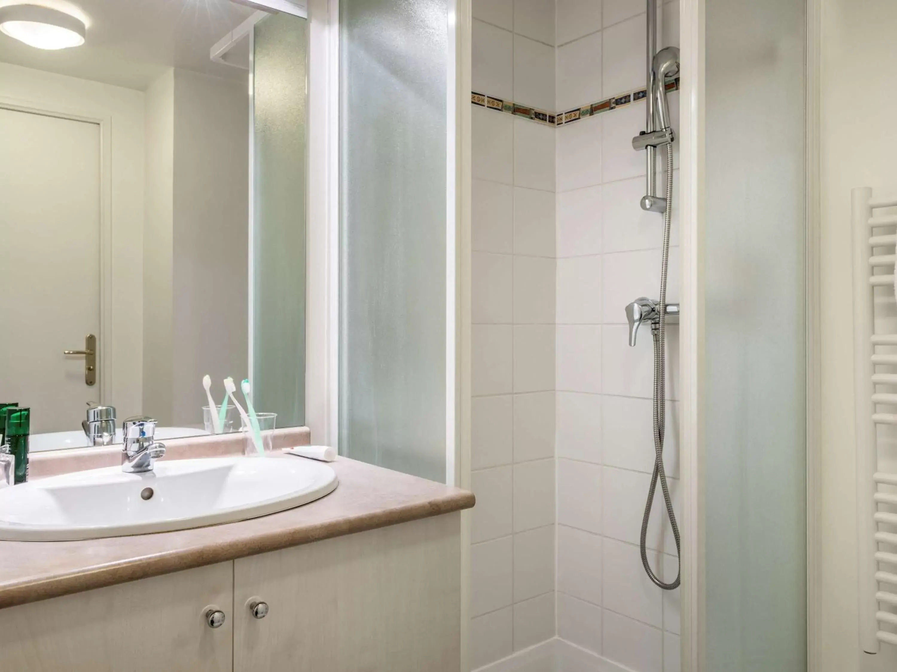 Photo of the whole room, Bathroom in Aparthotel Adagio Access Paris Porte De Charenton