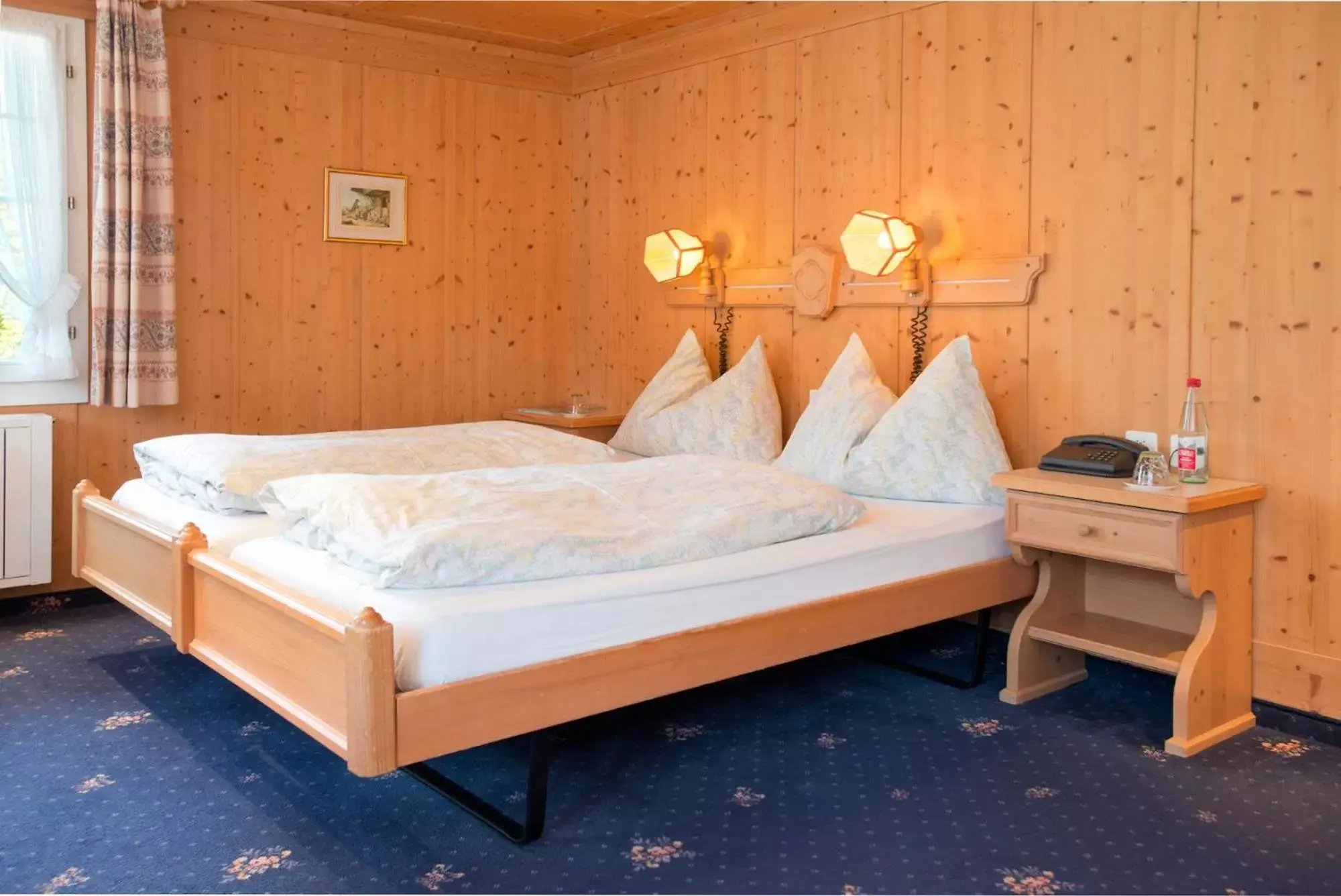 Superior Twin Room with Mountain View in Hotel Sonnenberg Superior Twin Room with Mountain View in Hotel Sonnenberg