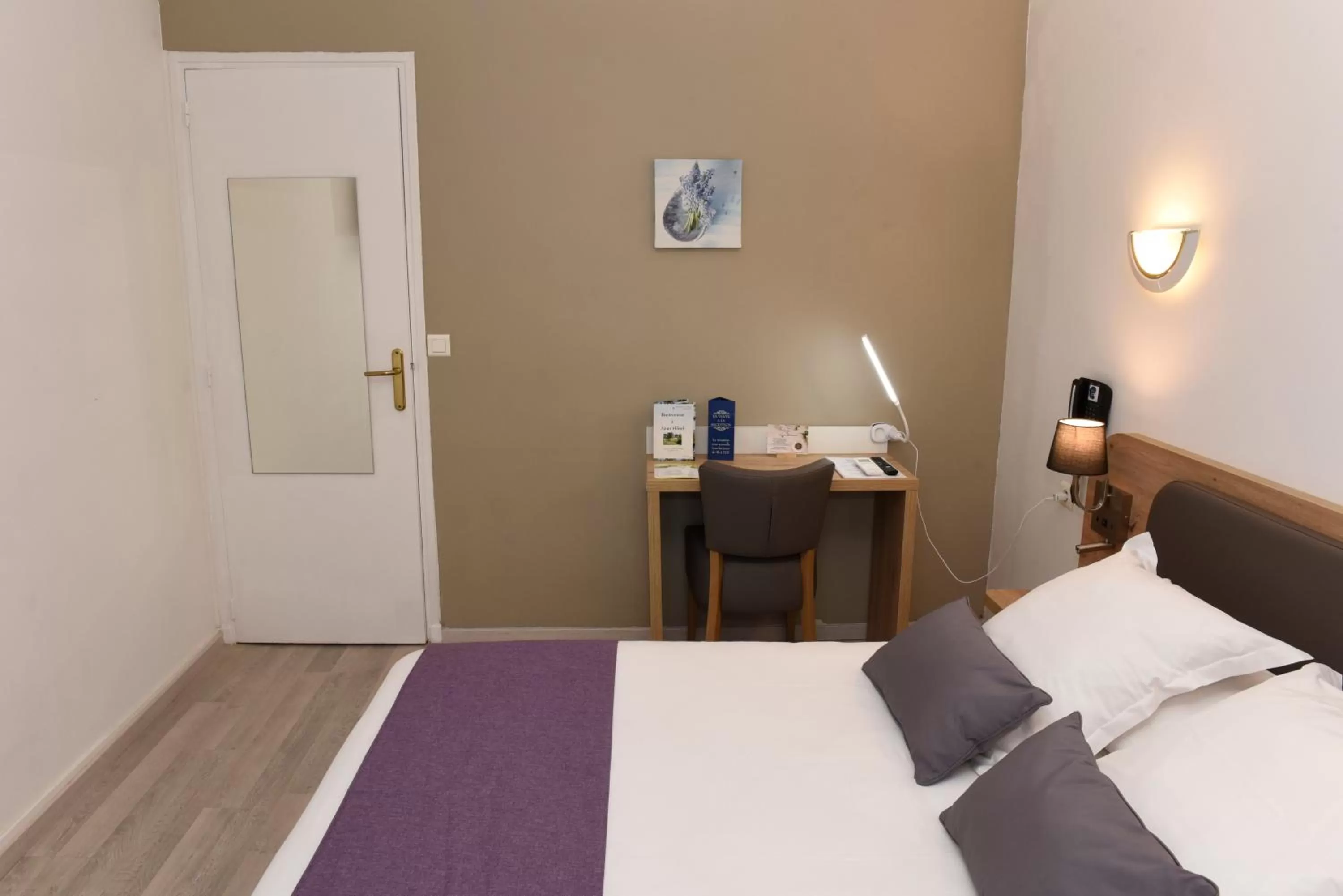 Bedroom in Azur Hôtel