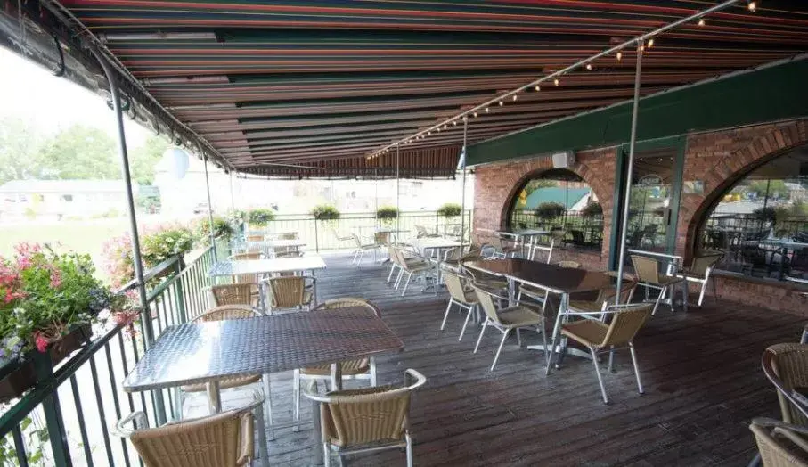 Patio, Restaurant/Places to Eat in The Gananoque Inn & Spa