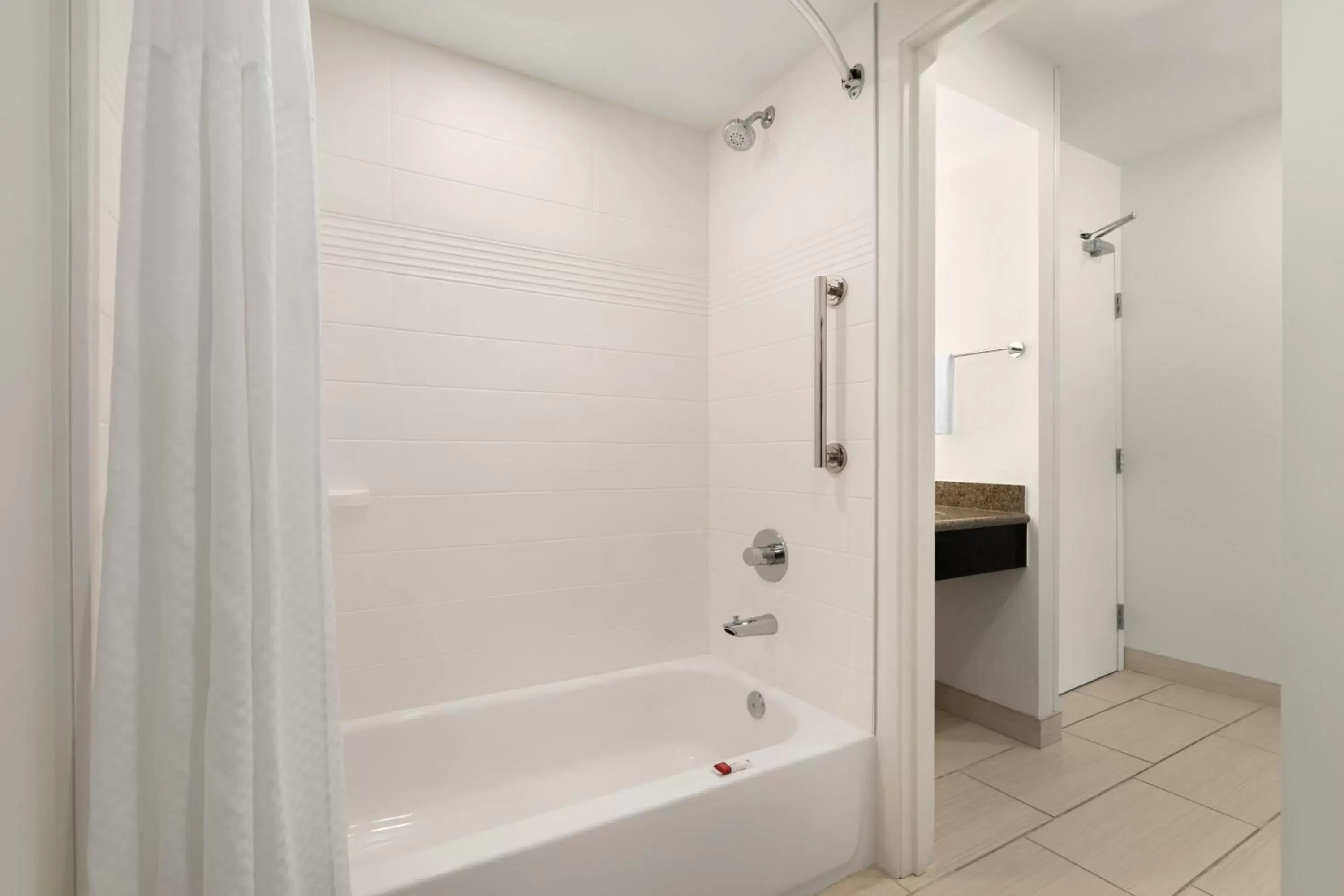 Shower, Bathroom in Days Hotel by Wyndham Flagstaff