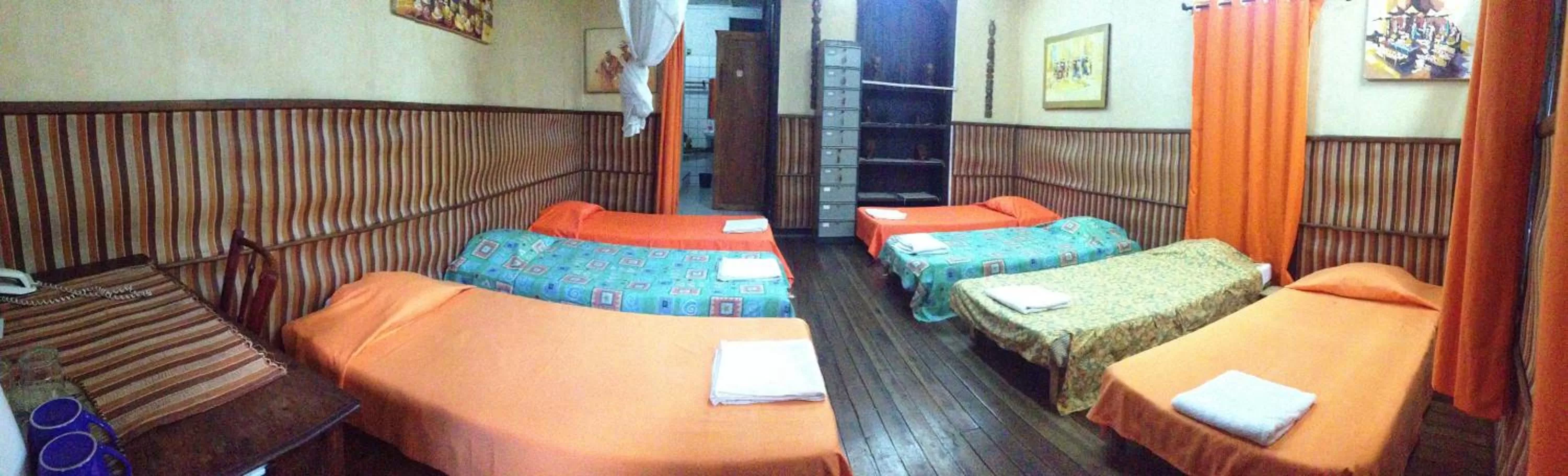 Shower, Bed in TANA-JACARANDA