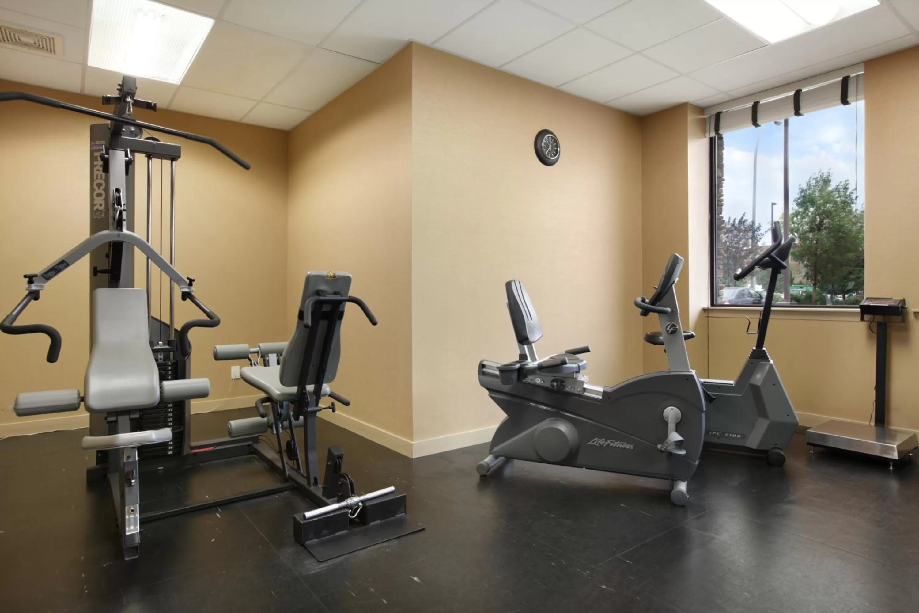 Fitness centre/facilities in Days Inn & Suites by Wyndham West Edmonton