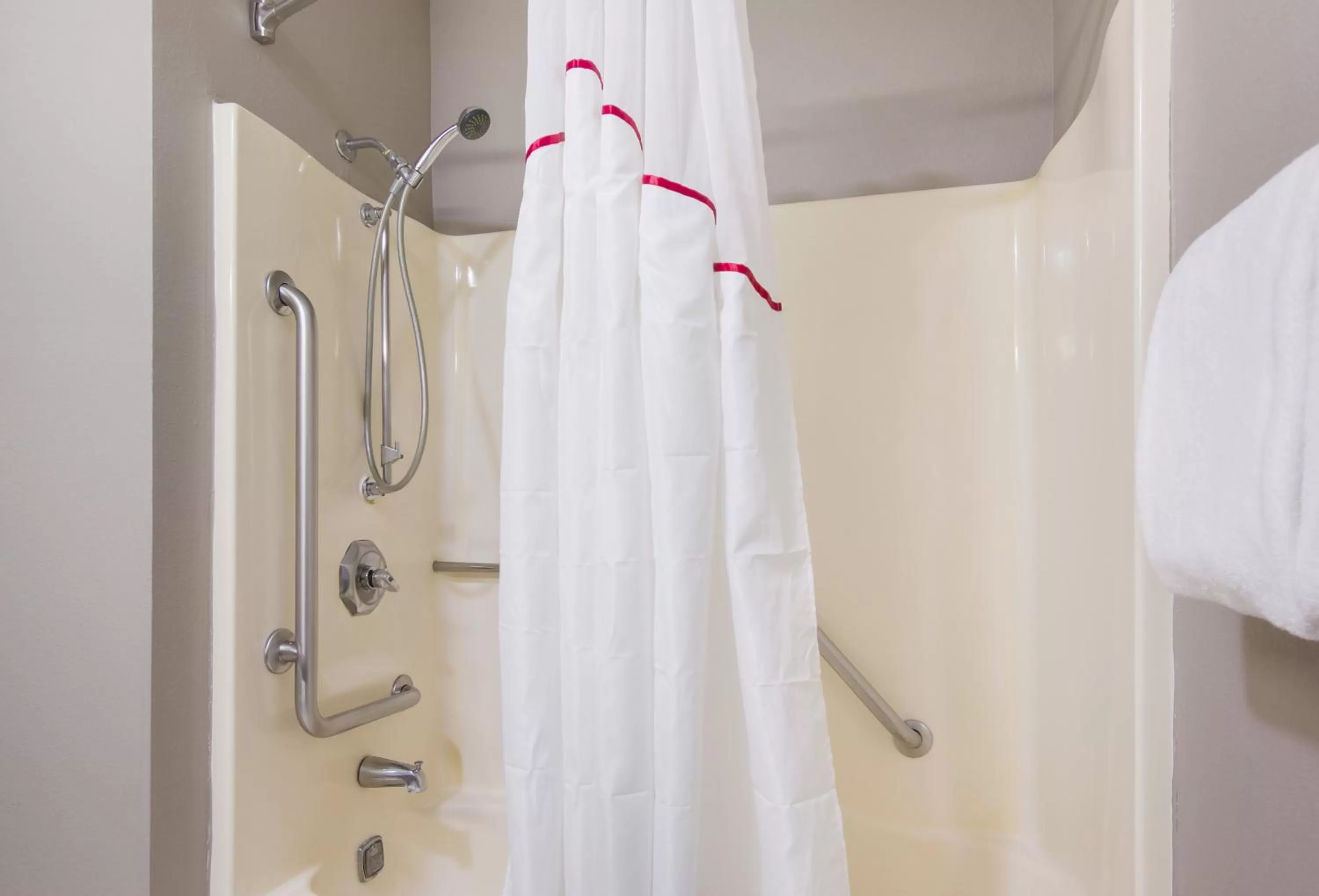 Bathroom in Red Roof Inn Lawrenceburg