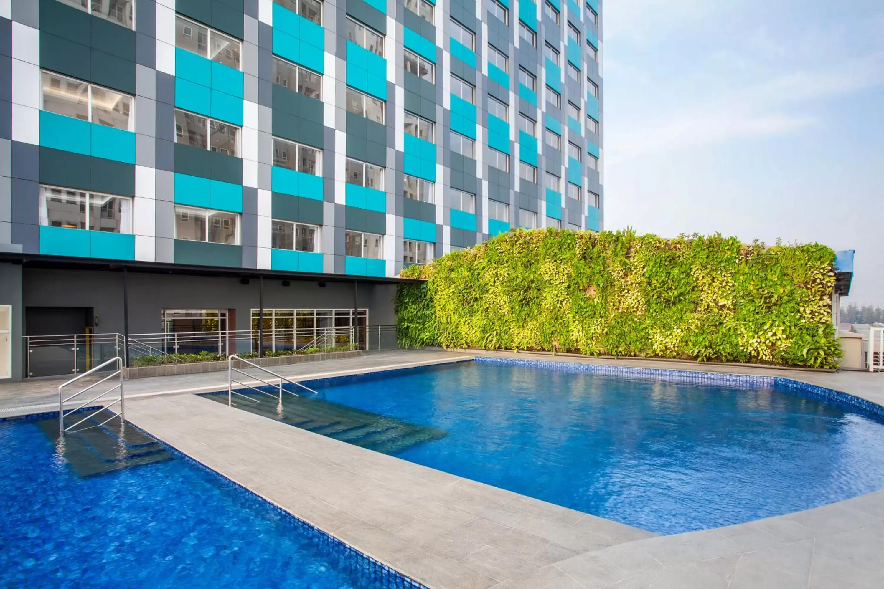 Property building, Swimming Pool in ibis Styles Bekasi Jatibening
