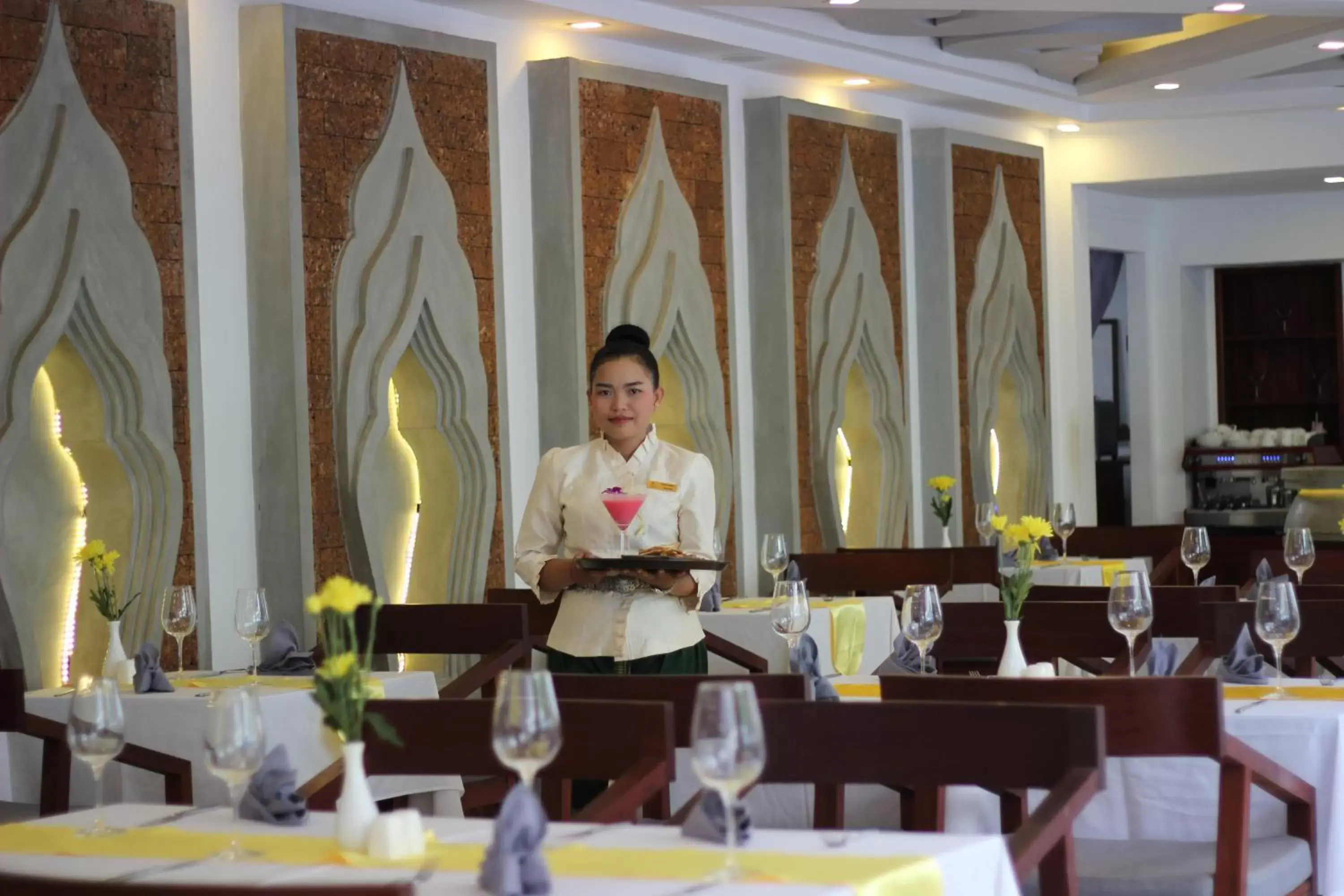 Restaurant/Places to Eat in Khmer Mansion Residence