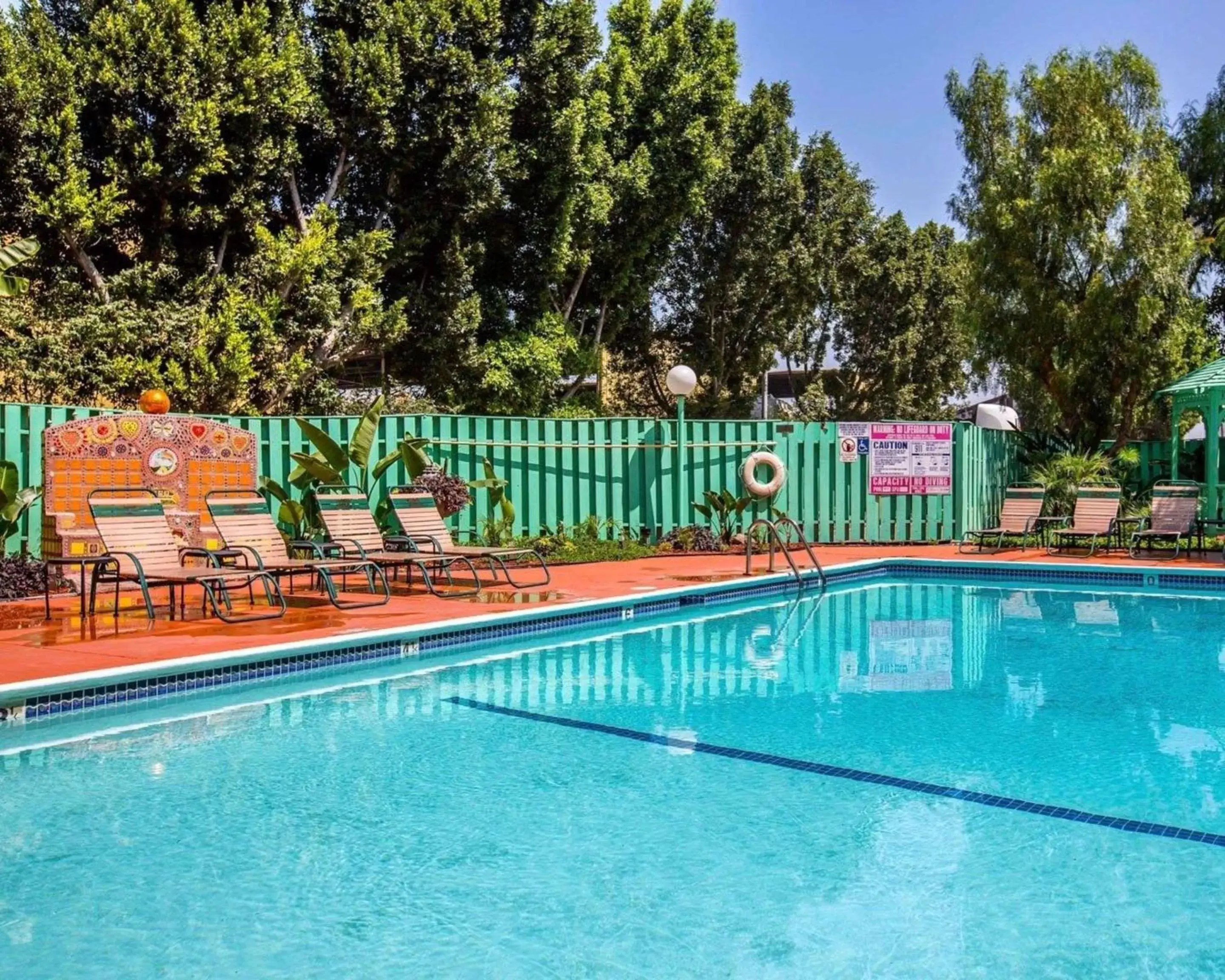 On site, Swimming Pool in Quality Inn & Suites Montebello - Los Angeles