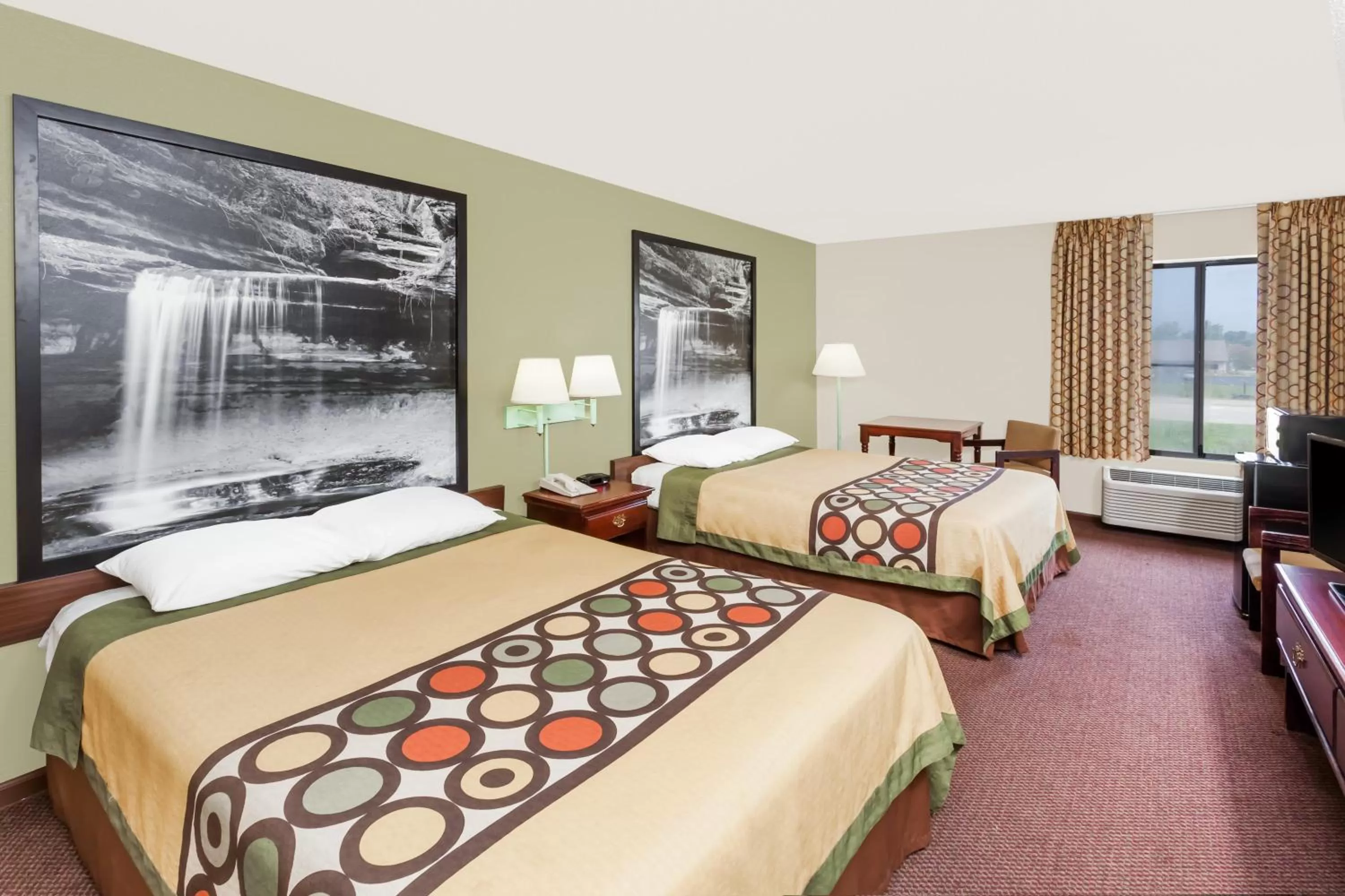 Queen Room with Two Queen Beds - Smoking in Super 8 by Wyndham Lincoln