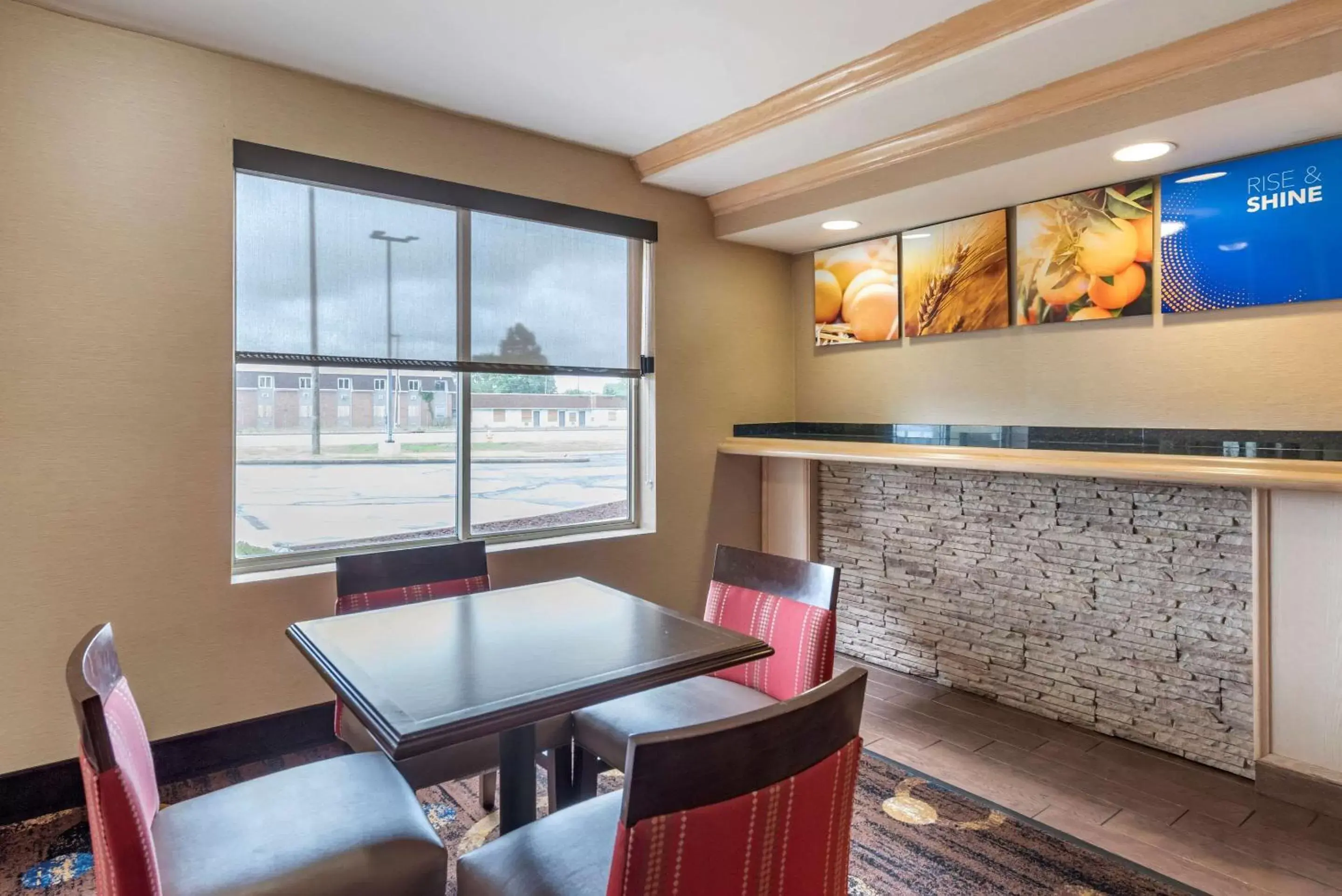 Restaurant/places to eat in Comfort Suites