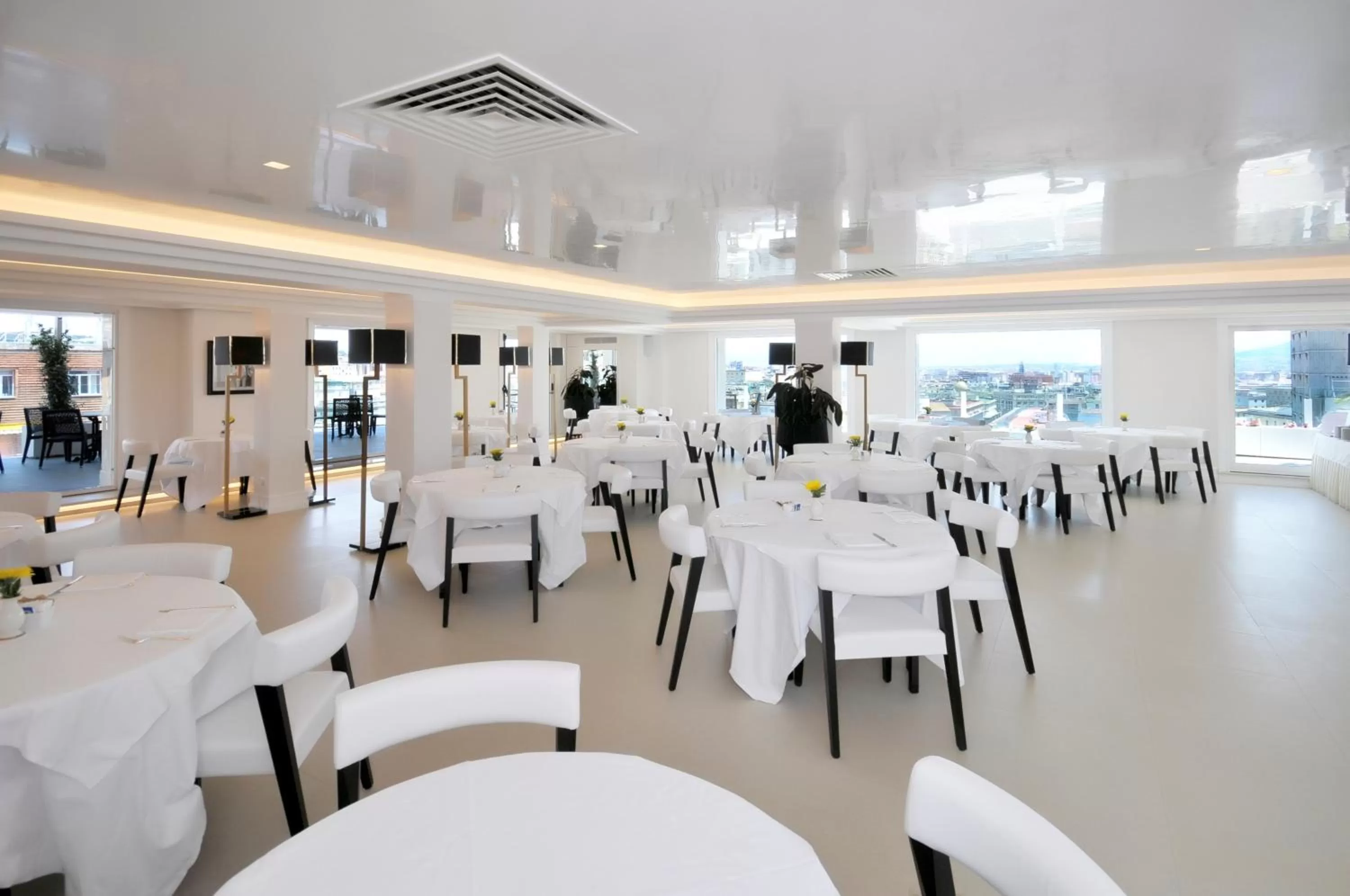 Restaurant/places to eat in Grand Hotel Oriente