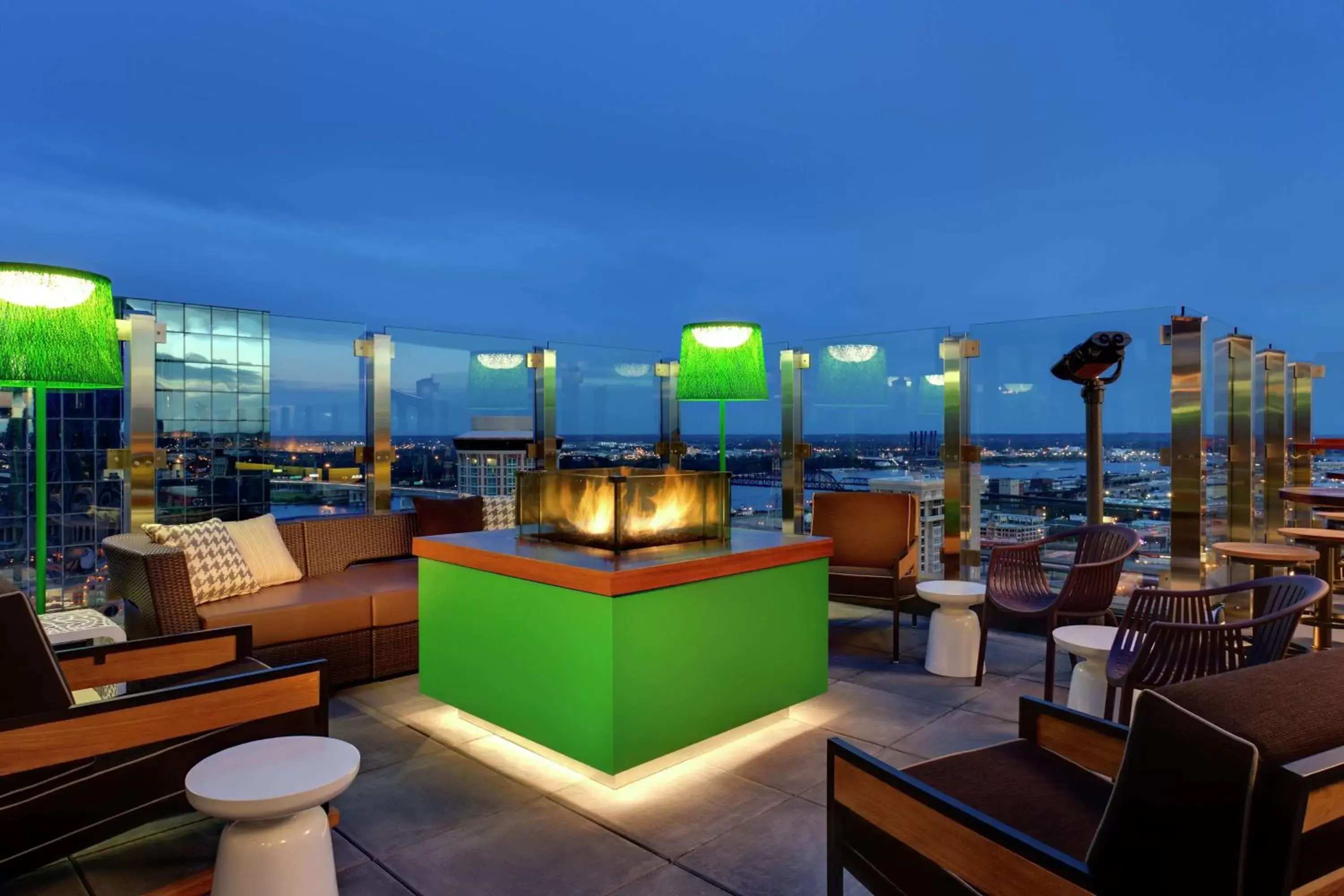 Lounge or bar in Hilton St. Louis at the Ballpark