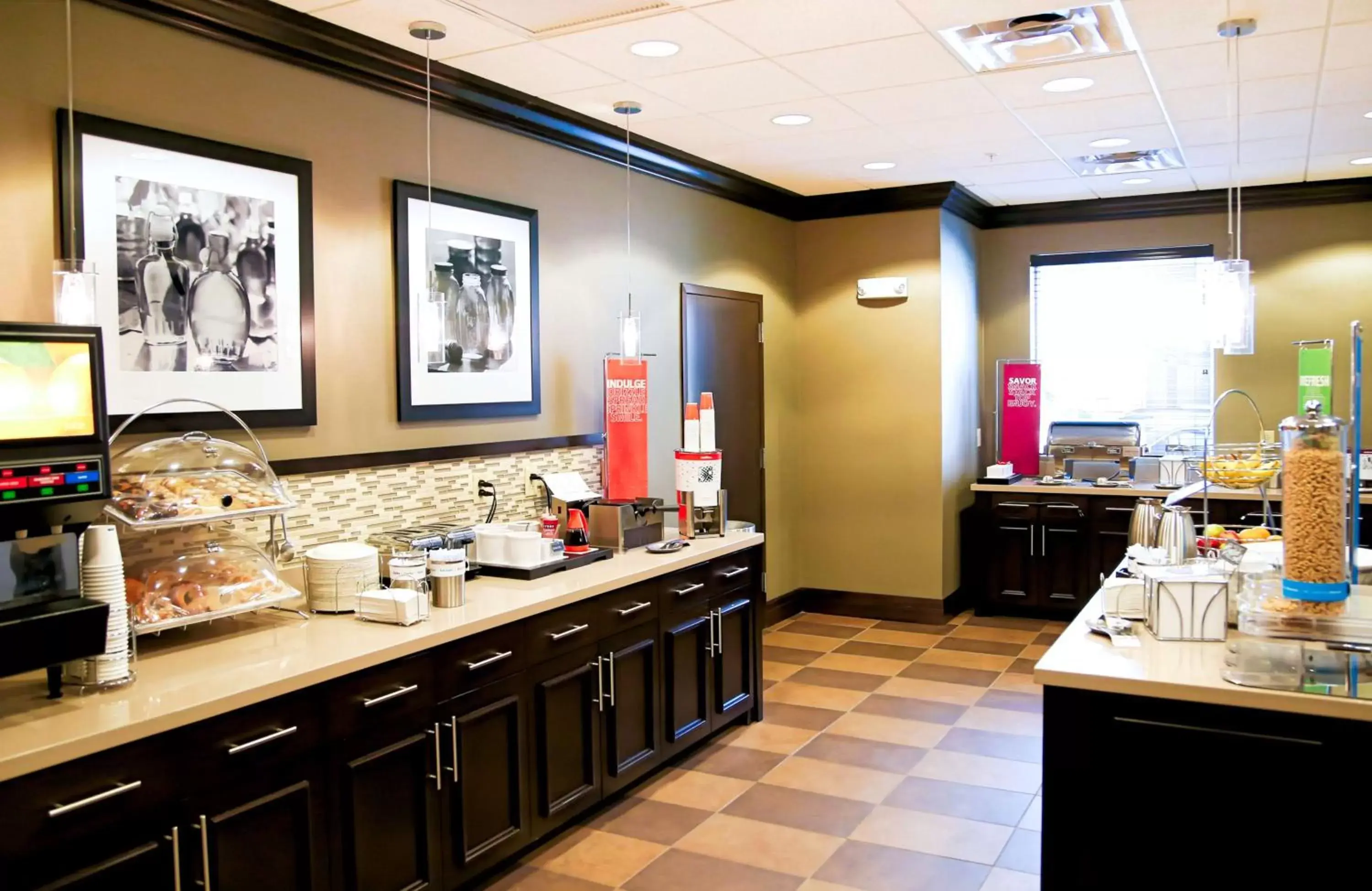 Restaurant/Places to Eat in Hampton Inn Lewiston-Auburn