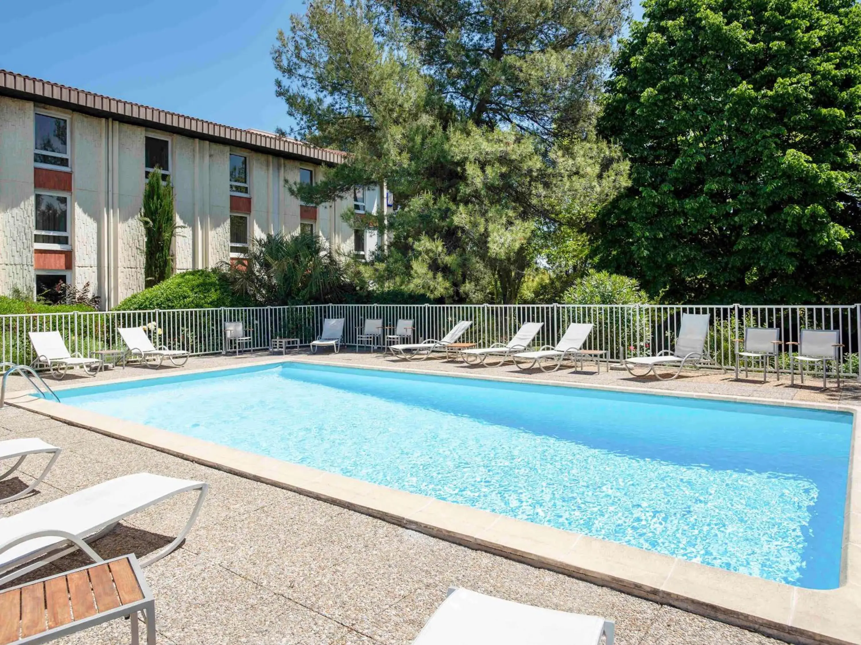 Property building, Swimming Pool in Novotel Aix-en-Provence Beaumanoir