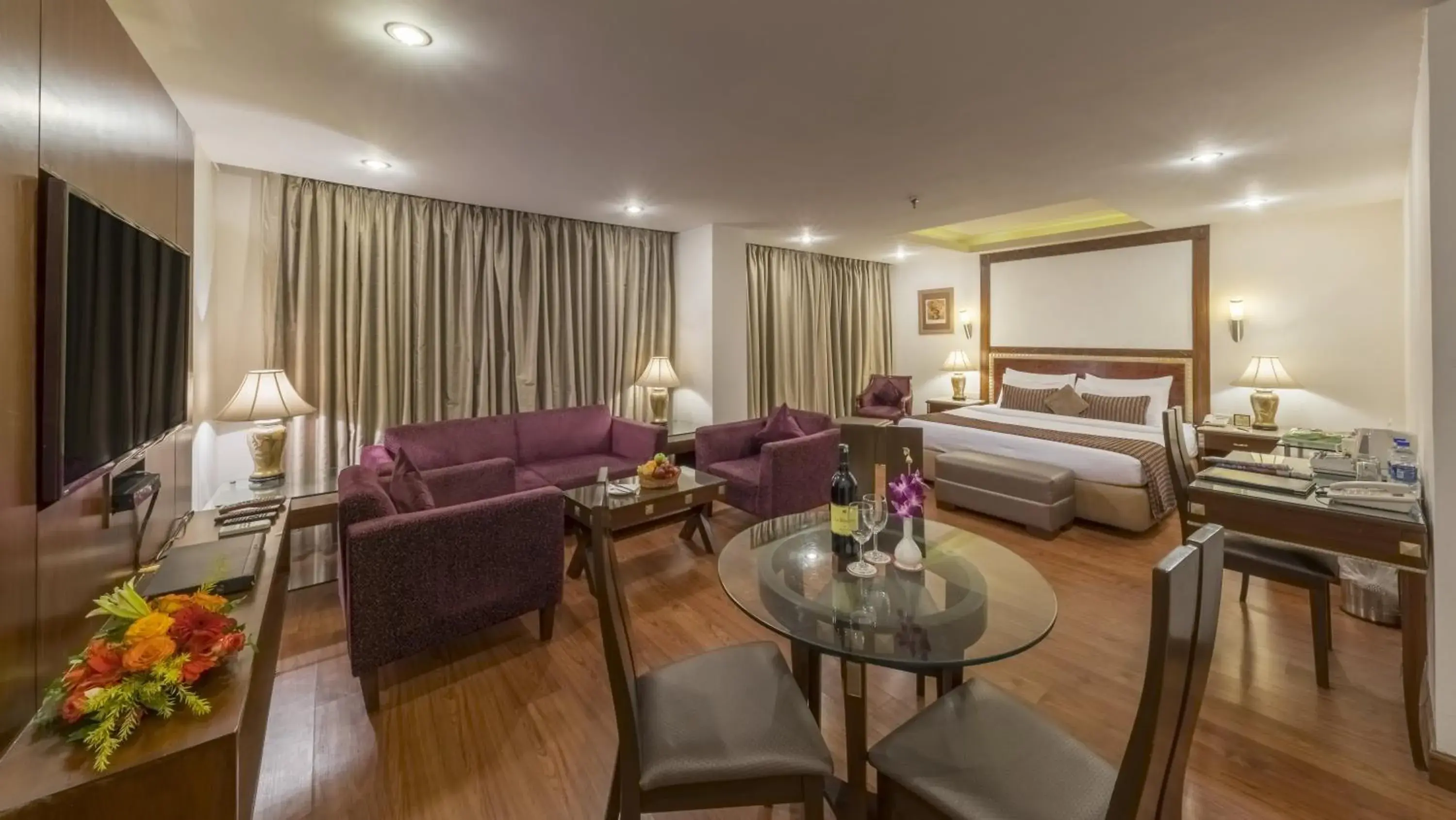 Bedroom, Seating Area in Hotel Hindusthan International, Bhubaneswar