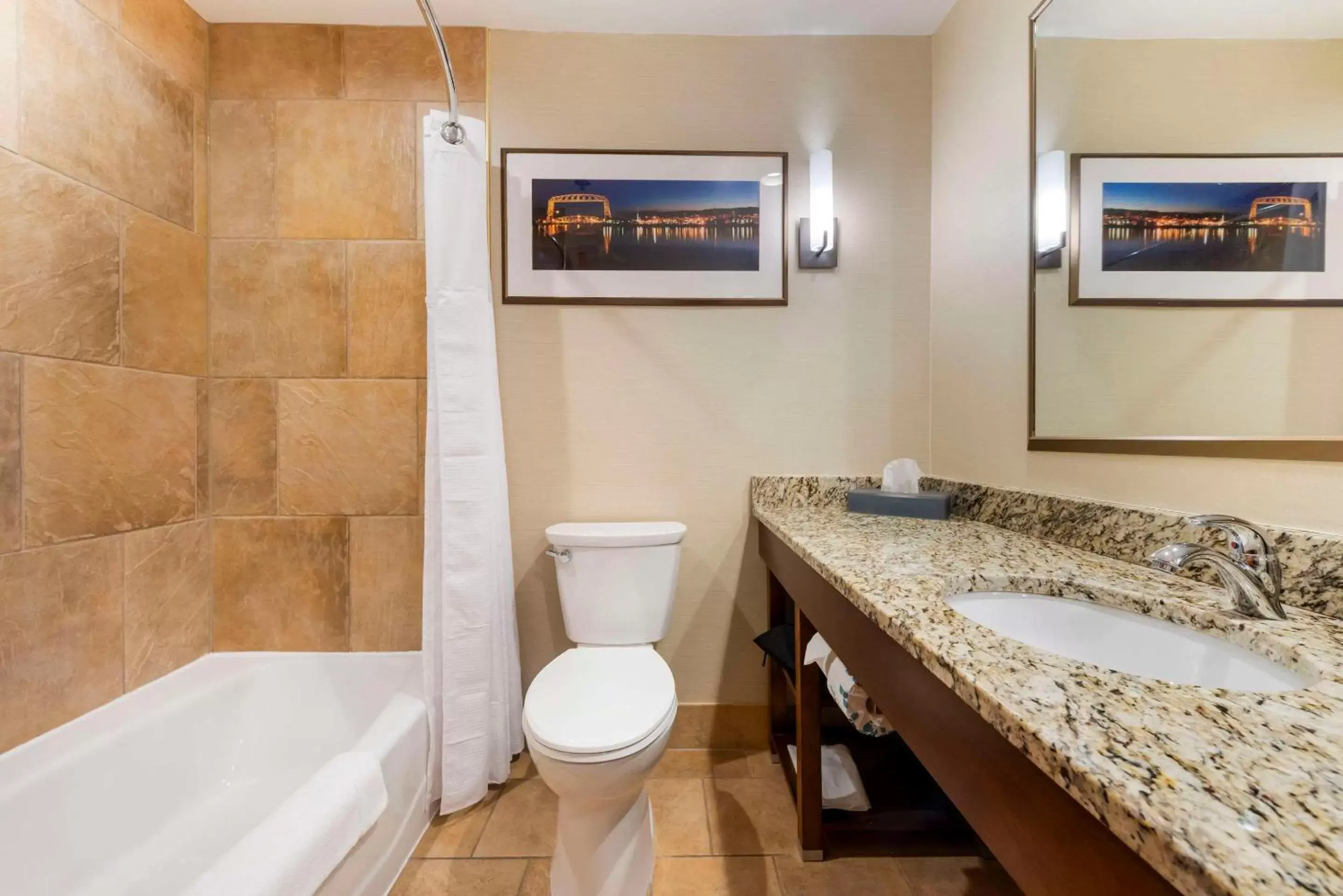 Bedroom, Bathroom in Lift Bridge Lodge, Ascend Hotel Collection