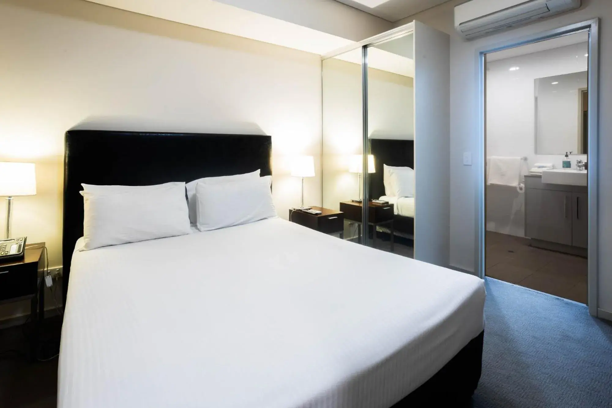 Photo of the whole room, Bed in Baileys Serviced Apartments Photo of the whole room, Bed in Baileys Serviced Apartments