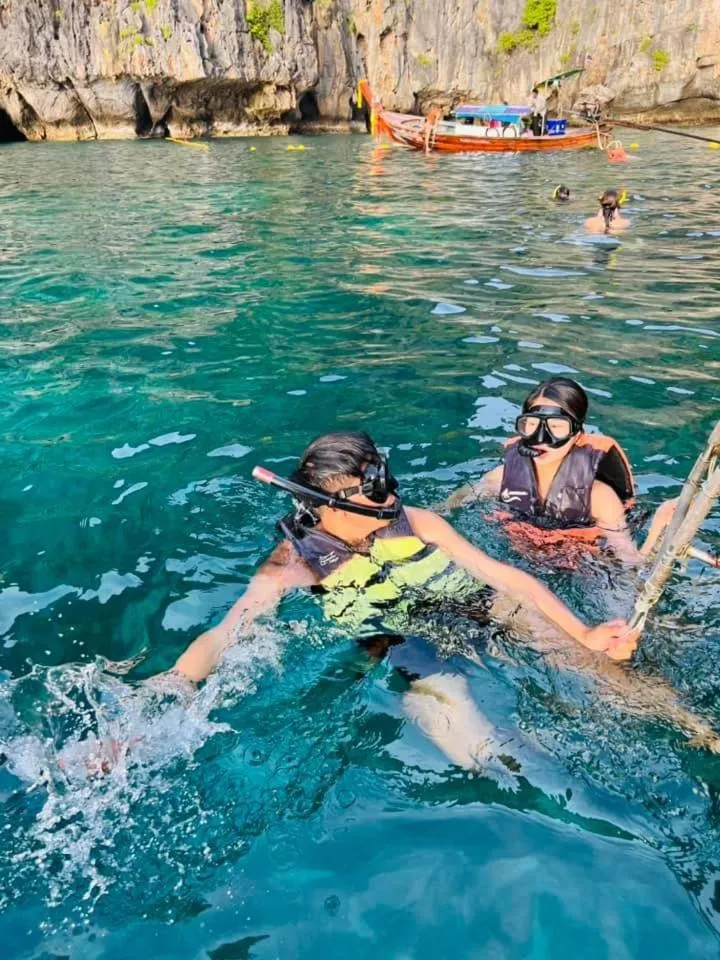 Diving in Siray House