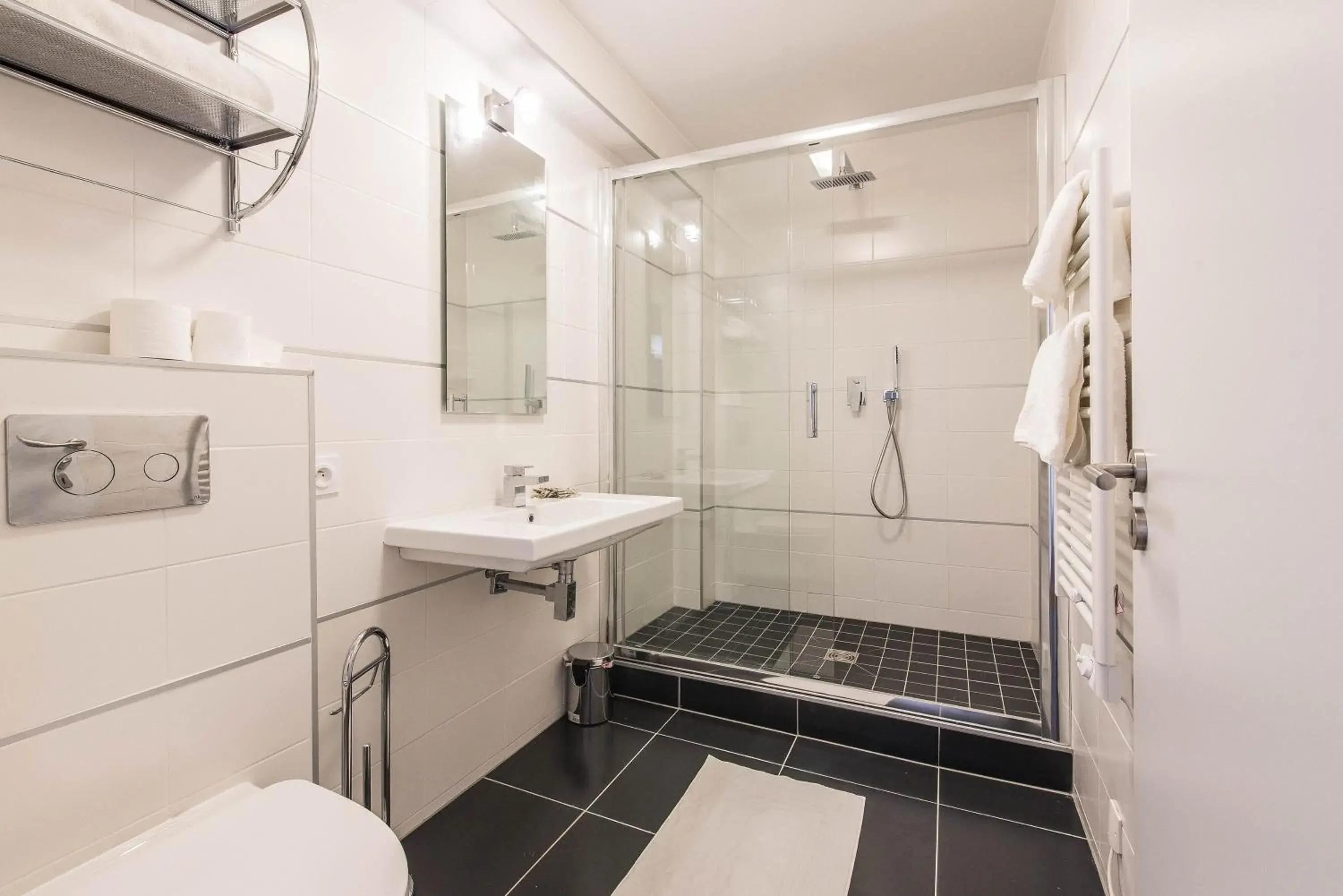 Shower, Bathroom in Les Appartements Paris Clichy