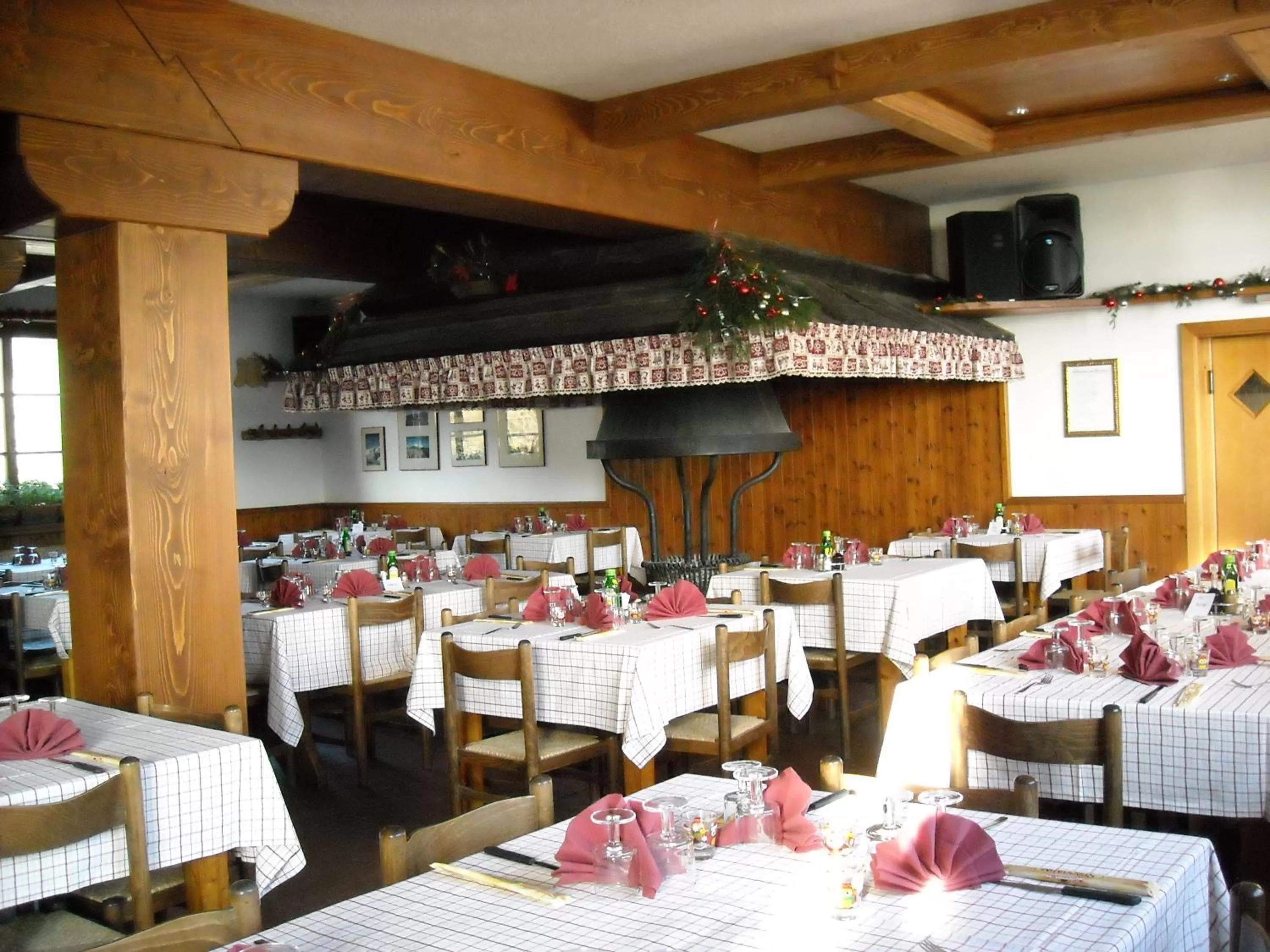 Restaurant/places to eat in Al Tajol