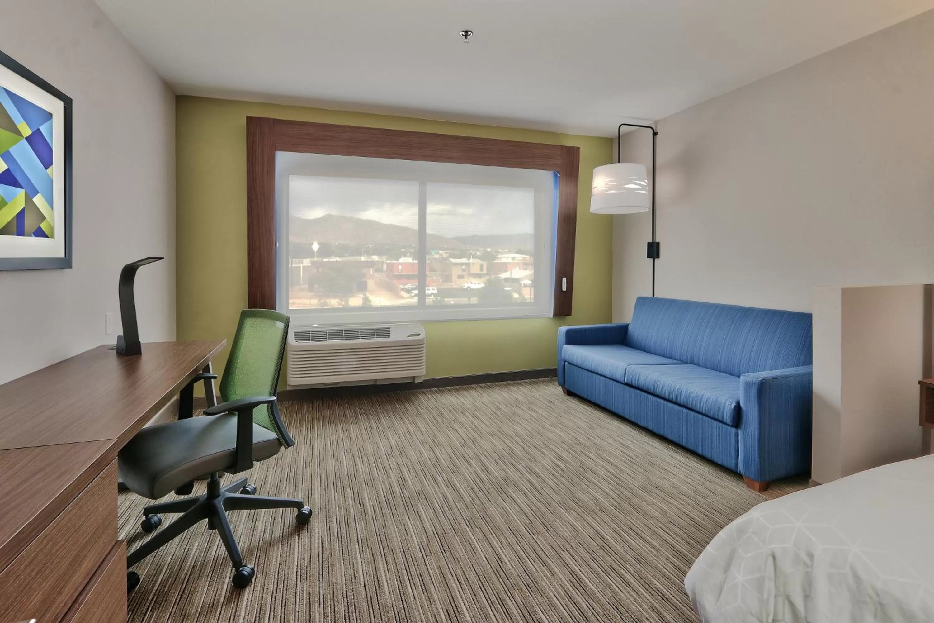 Photo of the whole room, Bed in Holiday Inn Express & Suites - Albuquerque East by IHG
