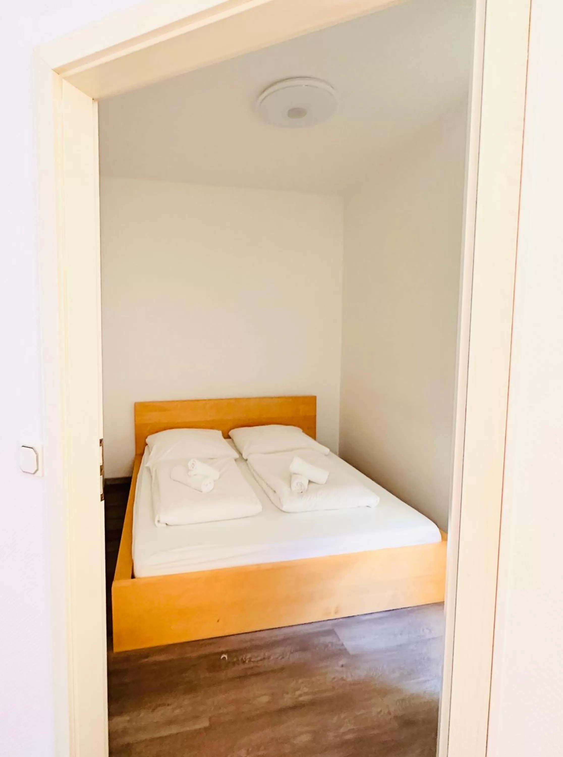 Bed in Saale, Marktplatz Zentrum, Apartmenthaus am Dom von Plant Room