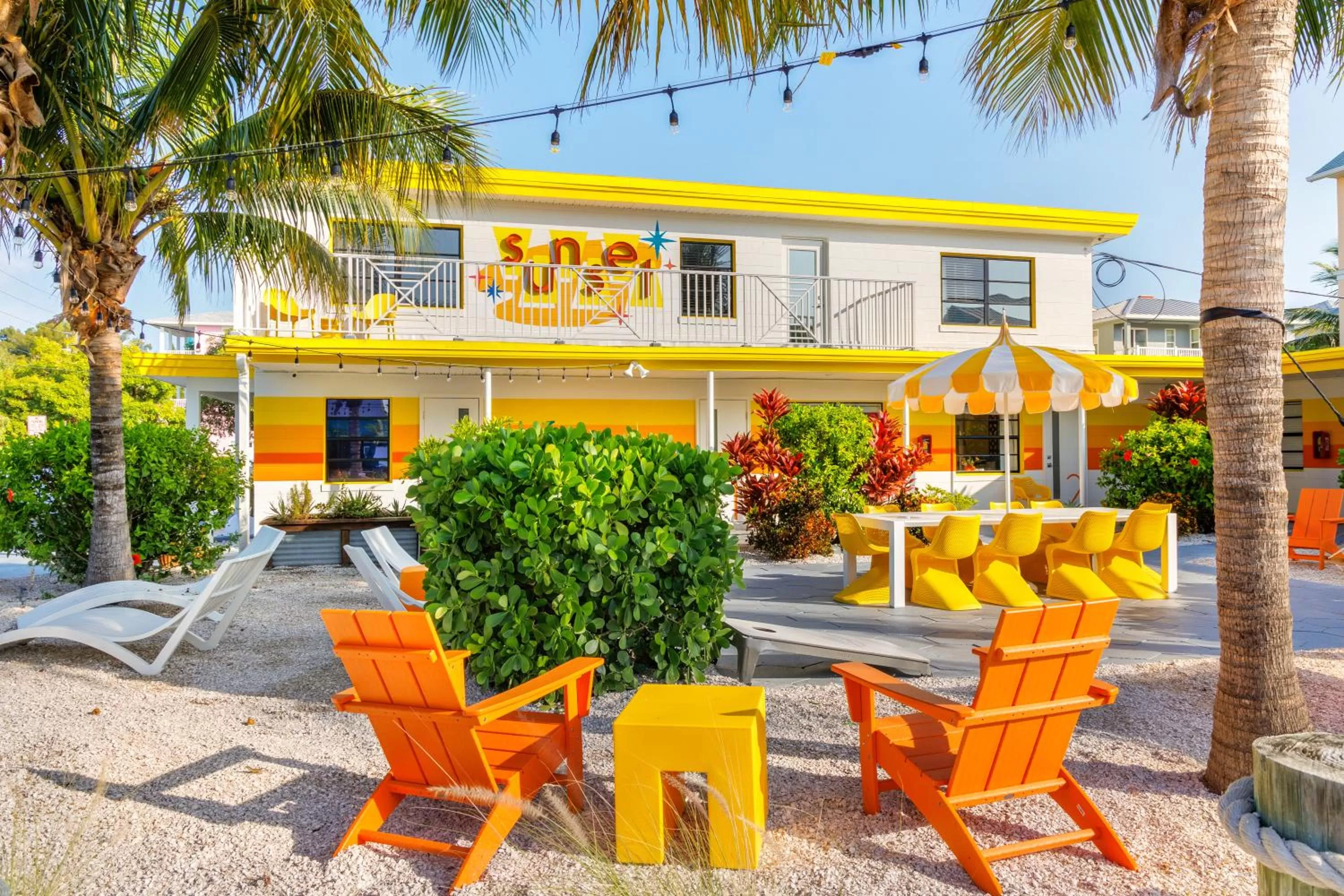 Patio in Sunset Inn and Cottages