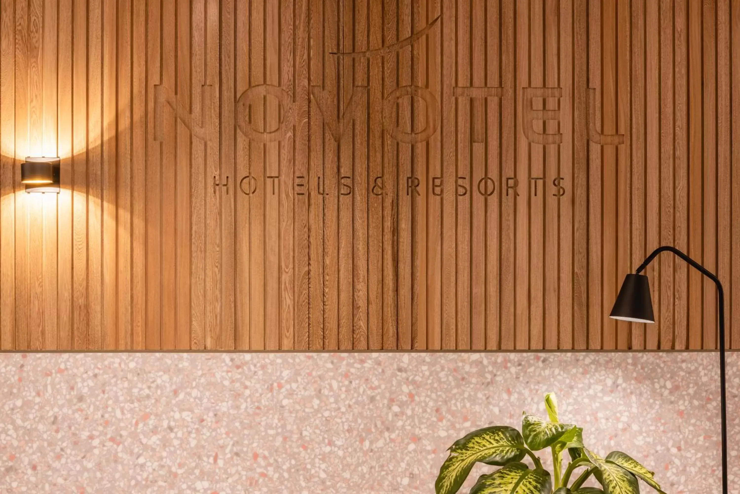 Property logo or sign in Novotel Bogota Parque 93