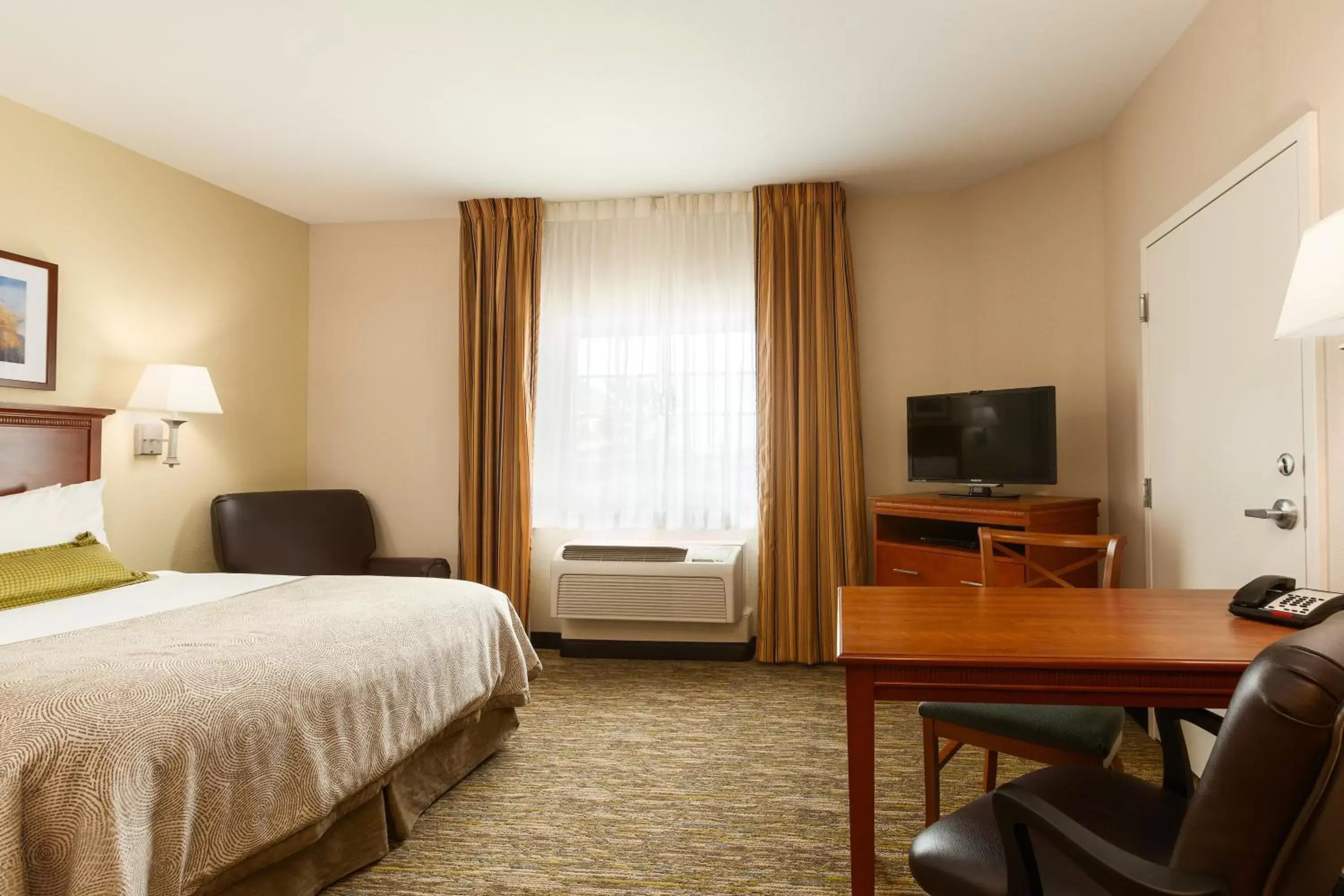 Photo of the whole room, TV/Entertainment Center in Candlewood Suites Lake Jackson, an IHG Hotel