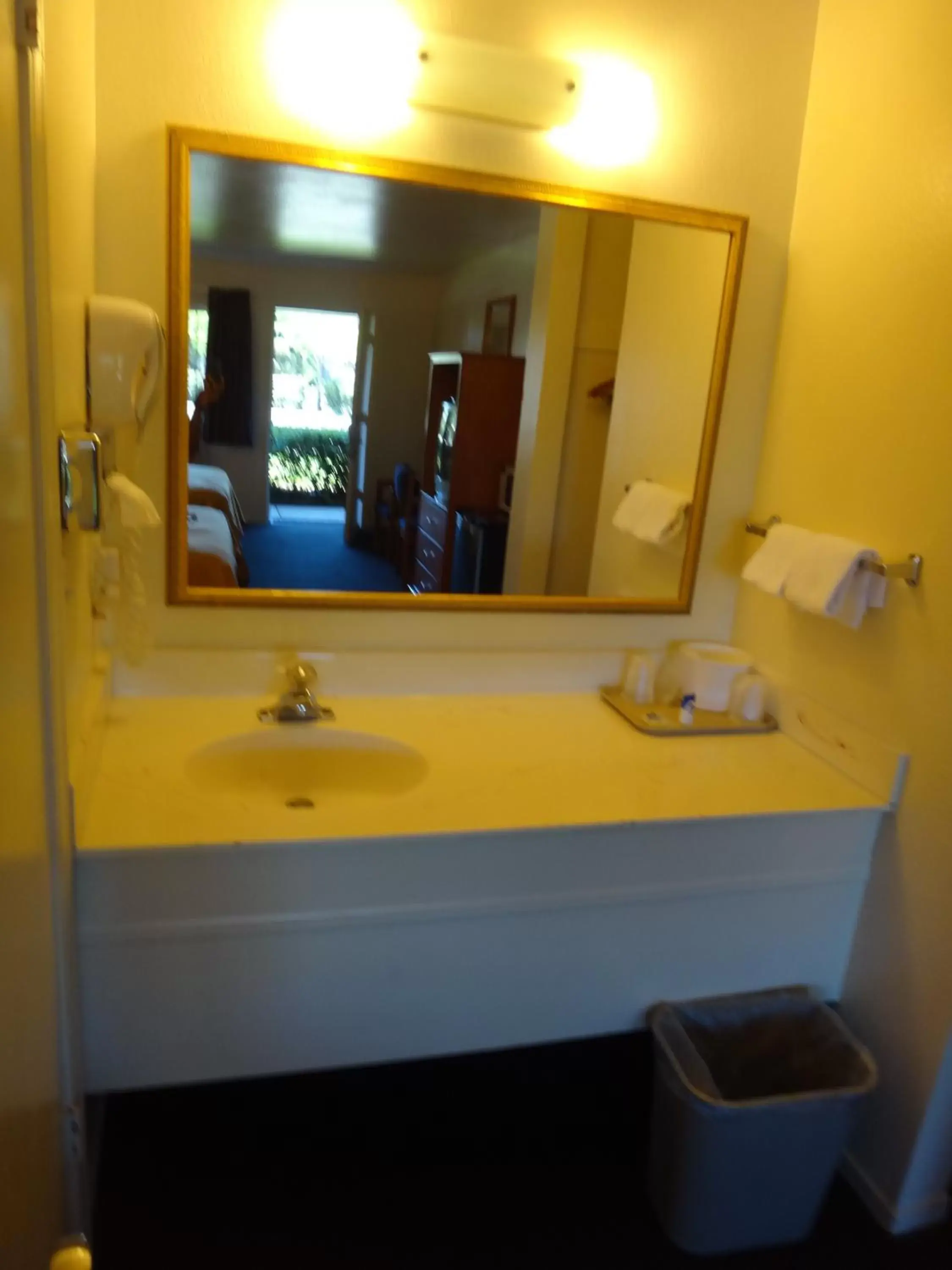 Bathroom in Americas Best Value Inn Santa Rosa