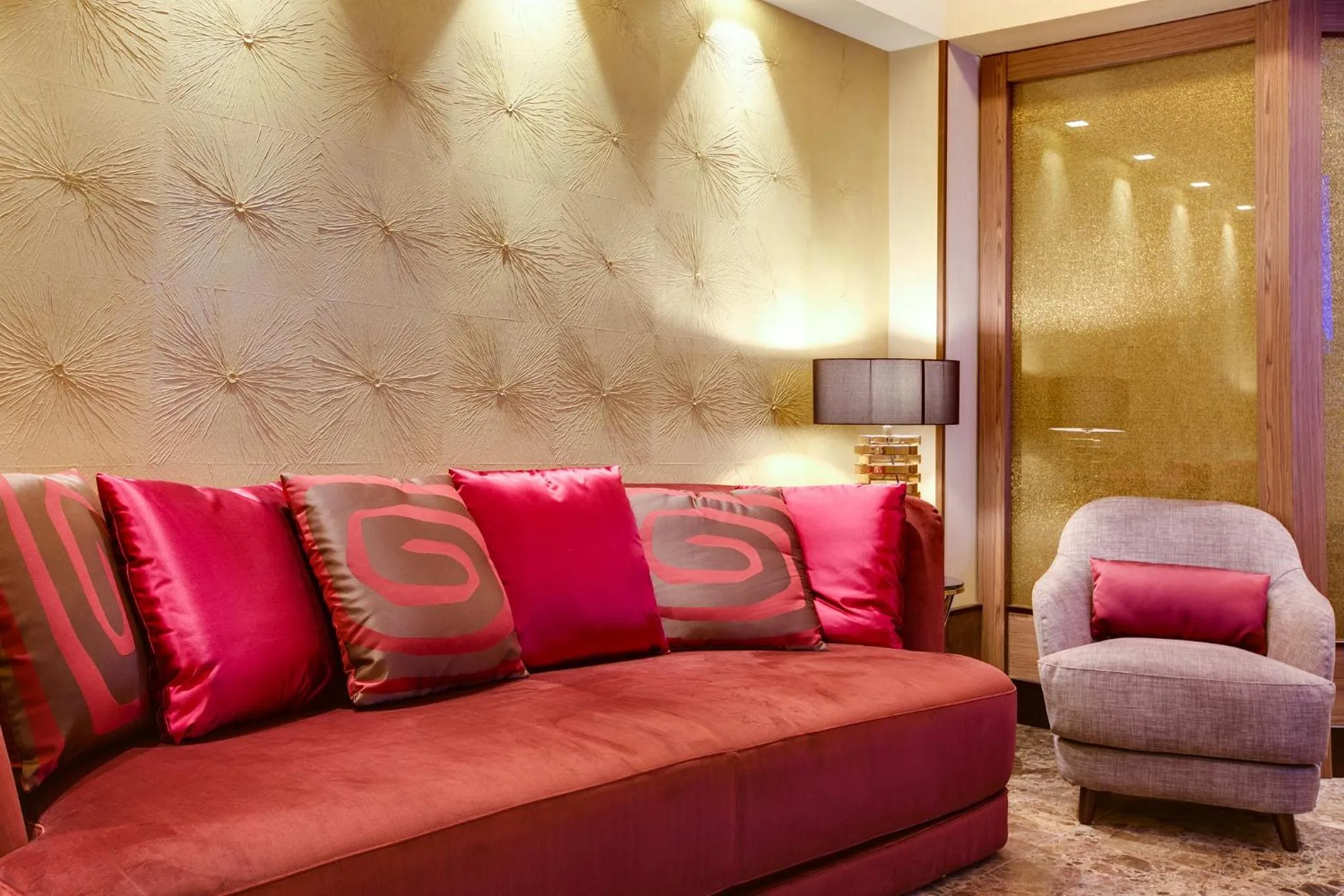 Communal lounge/ TV room in Solo Experience Hotel