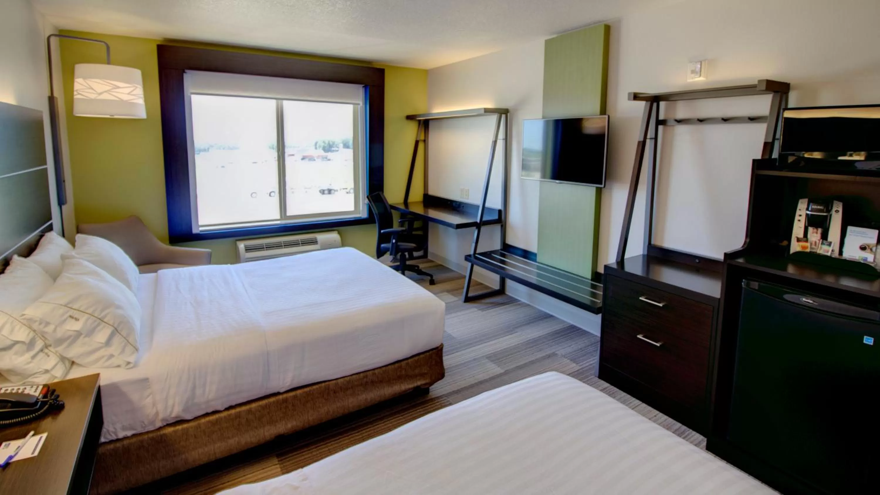 Photo of the whole room, Bed in Holiday Inn Express & Suites Sioux Center by IHG