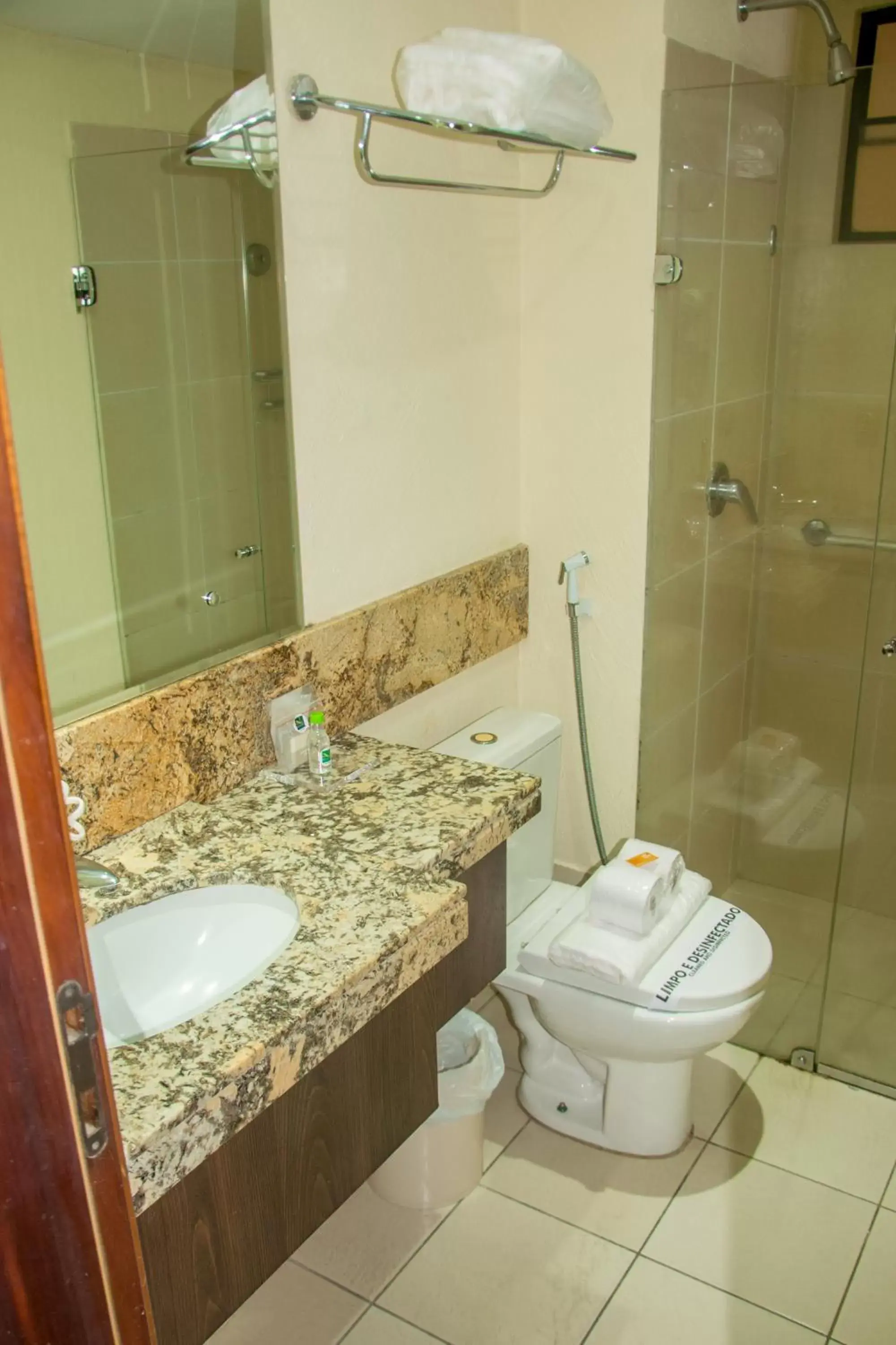 Bathroom in Quality Suites Natal